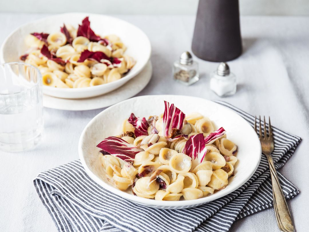 Radicchio pasta with gorgonzola and walnuts