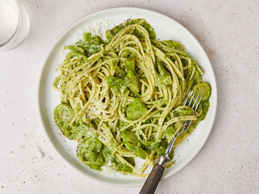 Spaghetti aglio e olio with broccoli