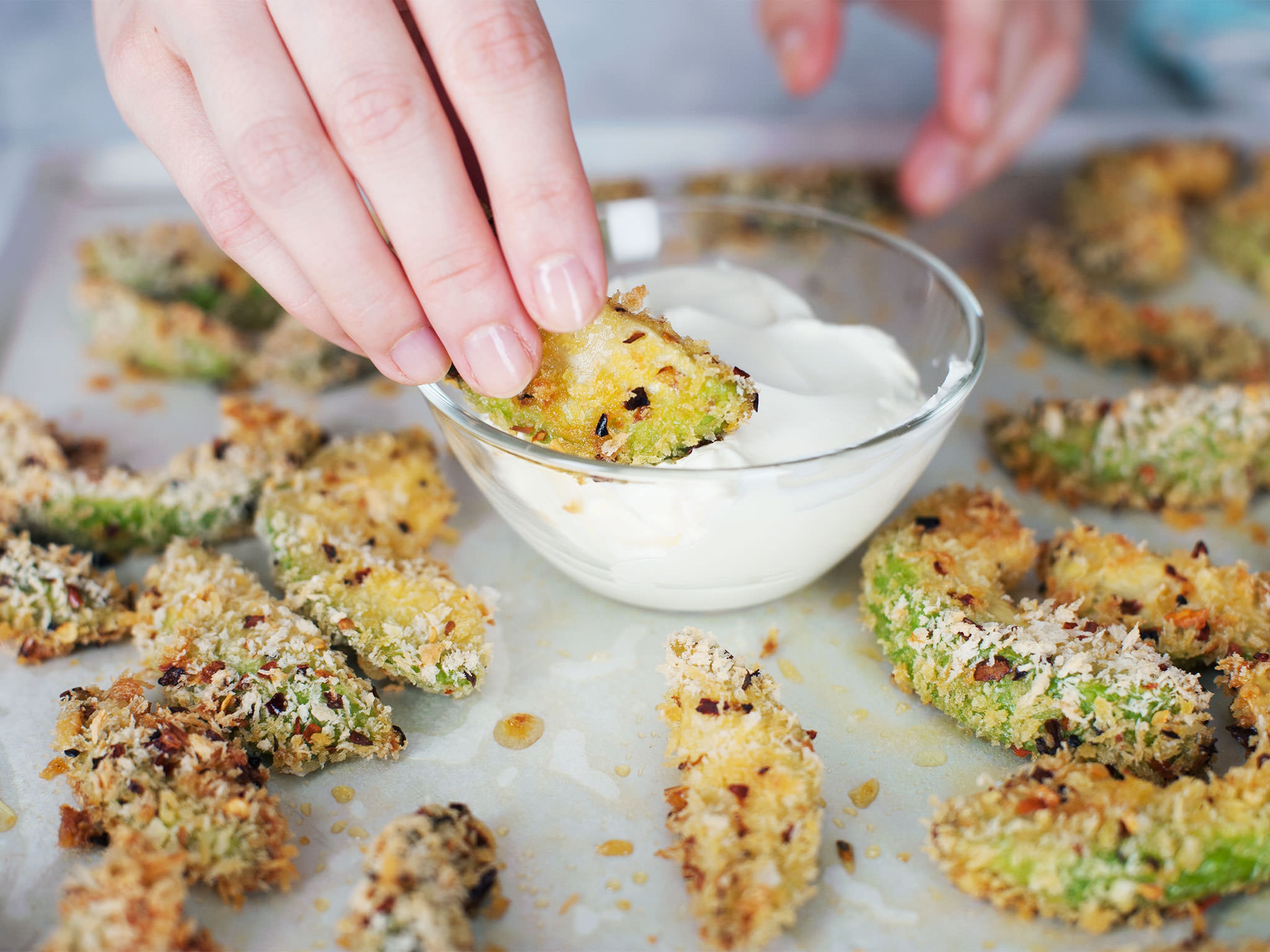 Feurig-knusprige Avocado-Wedges