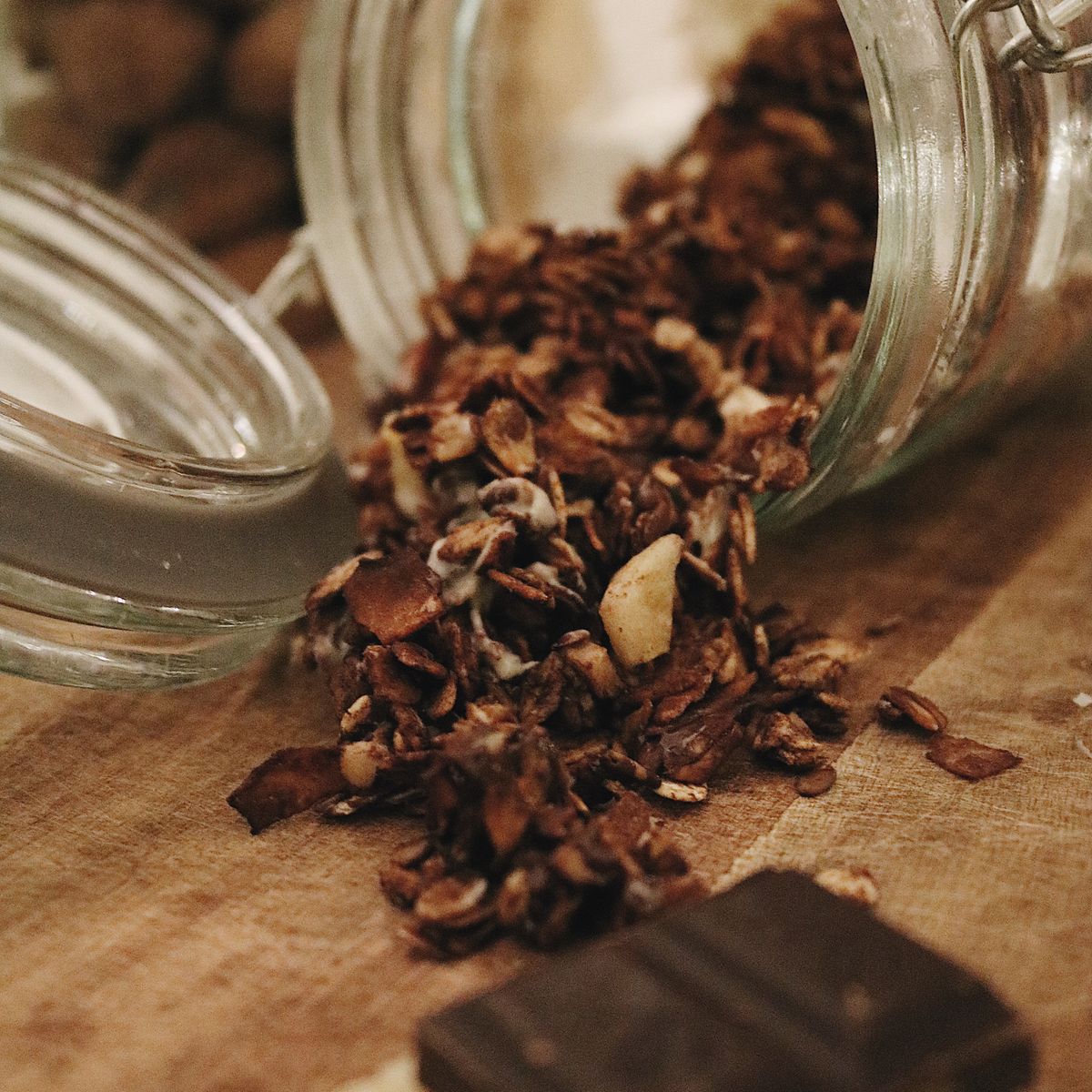 Crunchy chocolate granola | Recipe | Kitchen Stories