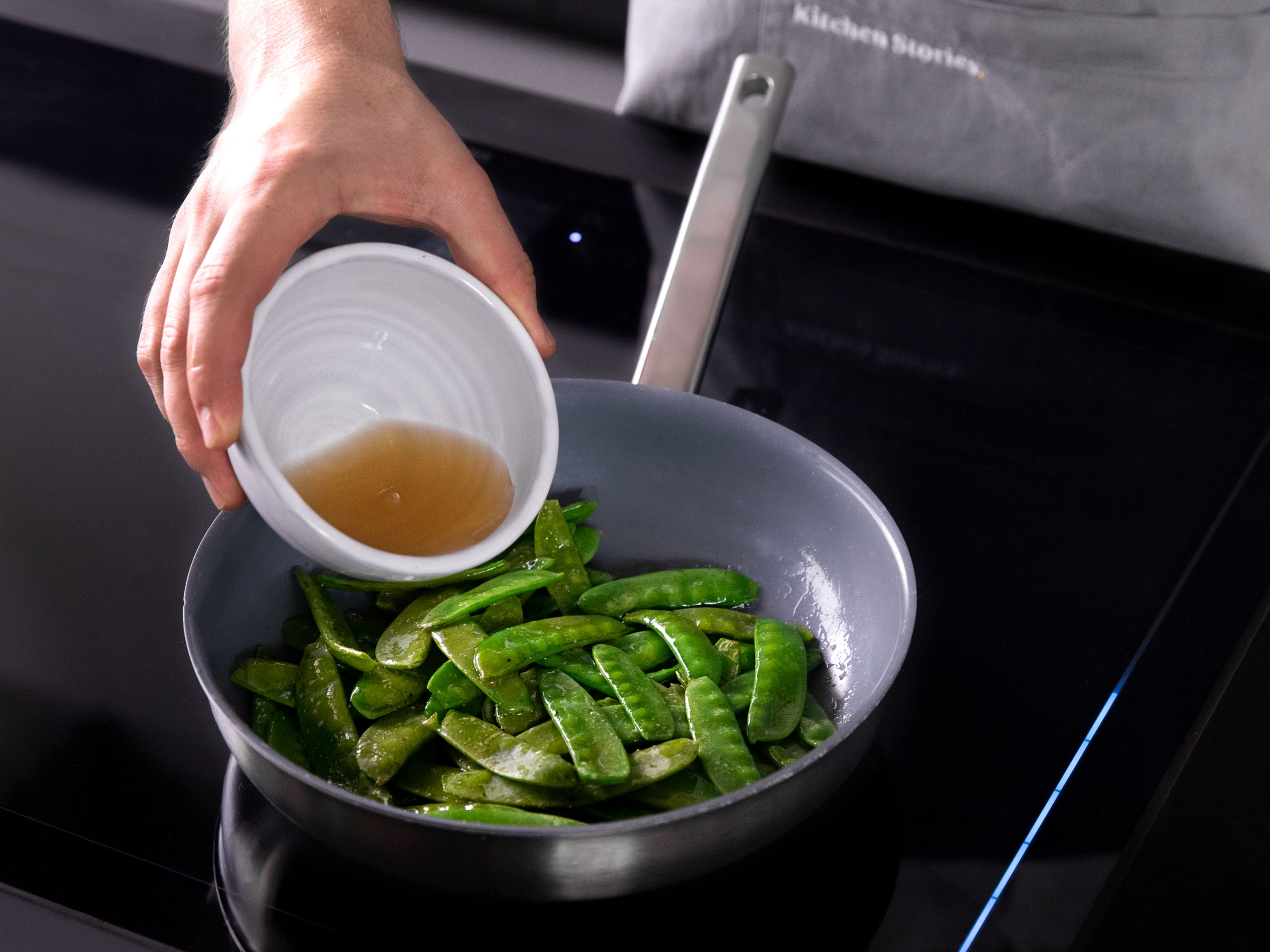 Melt remaining butter in a small frying pan and deglaze with remaining beef stock. Season with salt, pepper, and sugar. Bring to a simmer and add snow peas and cook for approx. 1 min. Take out beef, cut into slices, then add back to the pot of stew. Serve braised beef with snow peas. Enjoy!