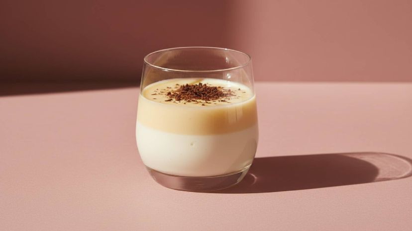 Norddeutscher Dessert-Klassiker: Welfenspeise im Glas