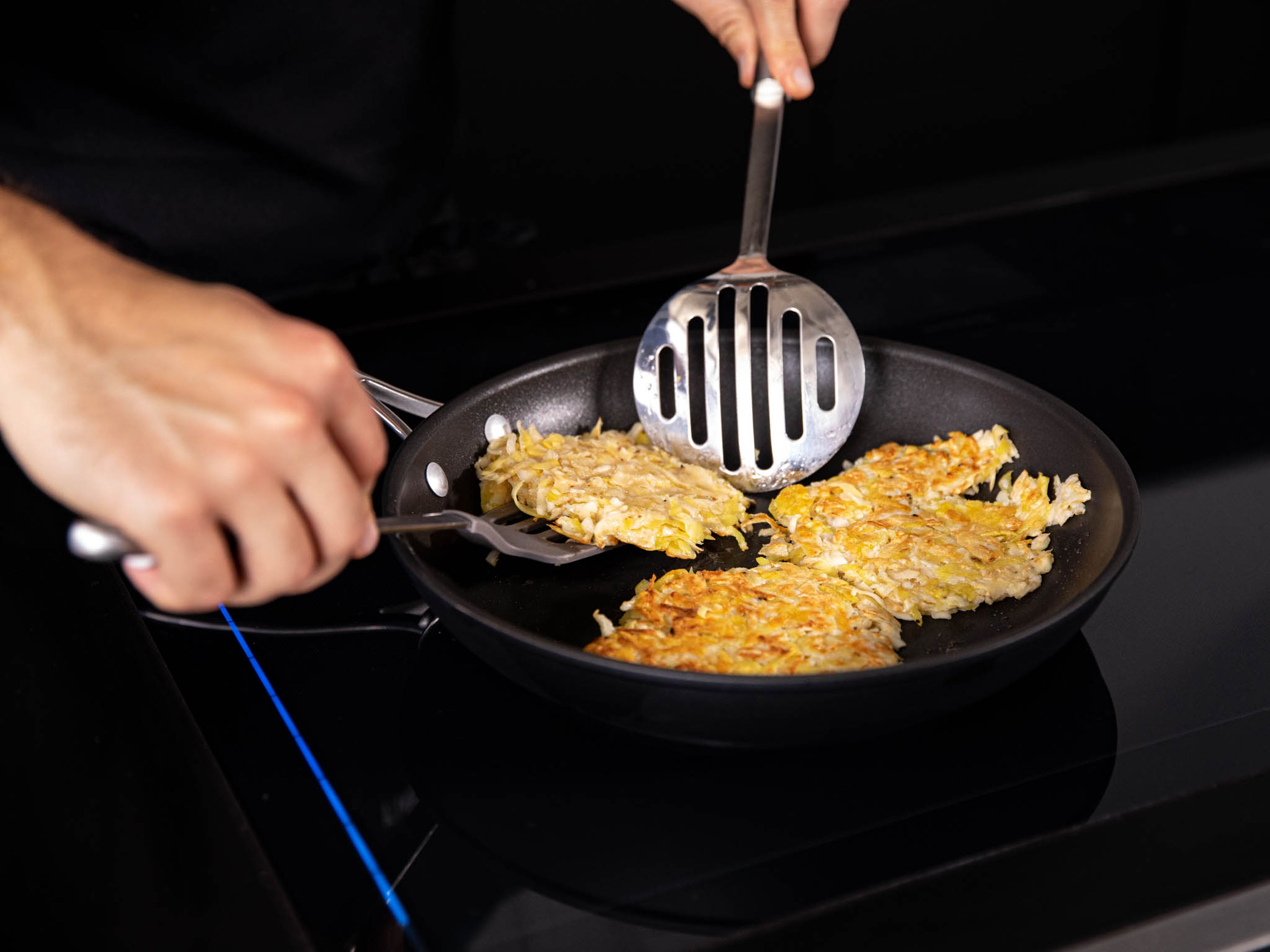 Add oil to a non-stick frying pan over a low-medium heat. Allow to warm up for approx 1 min., add the rösti, then cook over a low-medium heat for around 10 min. Press into shaping rings if you have them, or otherwise cook them free-form, compressing with a spatula from time to time. Don’t flip them until they’ve got a slightly browned base and are firming up, probably 4 min. or more. After cooking for 10 min. in total, when the rösti are beginning to turn golden and crisp at the edges, add one quarter of the kimchi butter to the pan so it foams and releases its fragrance. Flip the rösti in butter and cook for a further 1-2 min., but no more. Keep in a warm oven until serving.