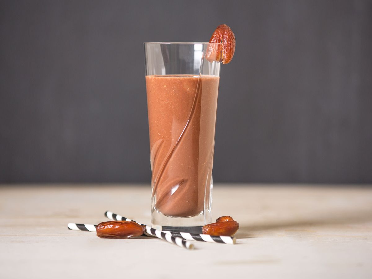 Dreamy chocolate date smoothie | Recipe | Kitchen Stories