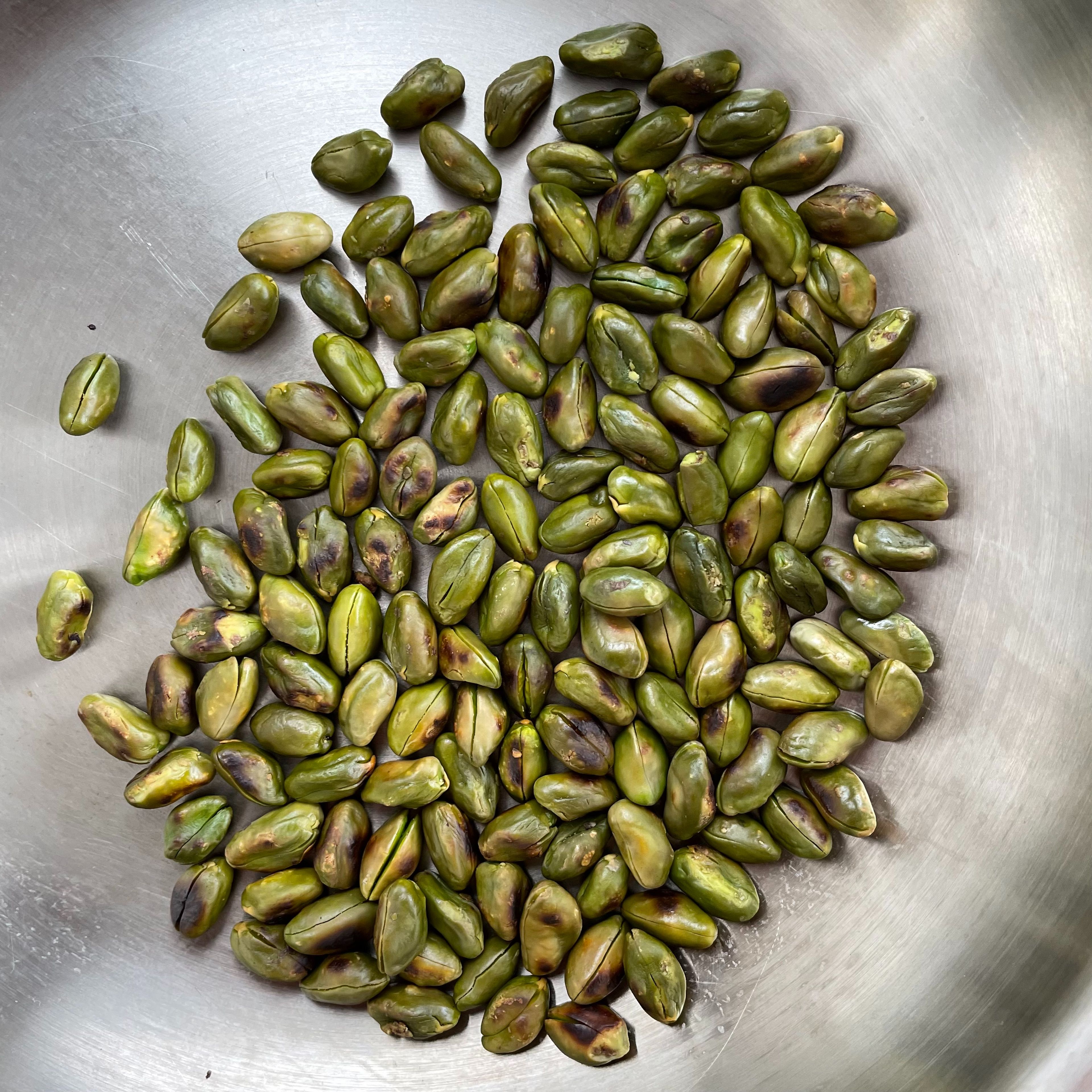 In a small pan without oil, toast the pistachios for a few minutes.