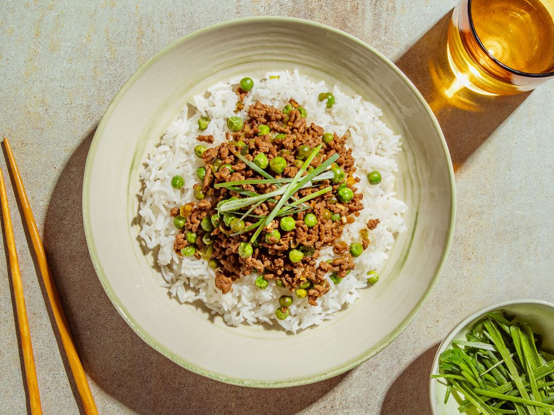 Quick gingery fried beef with peas