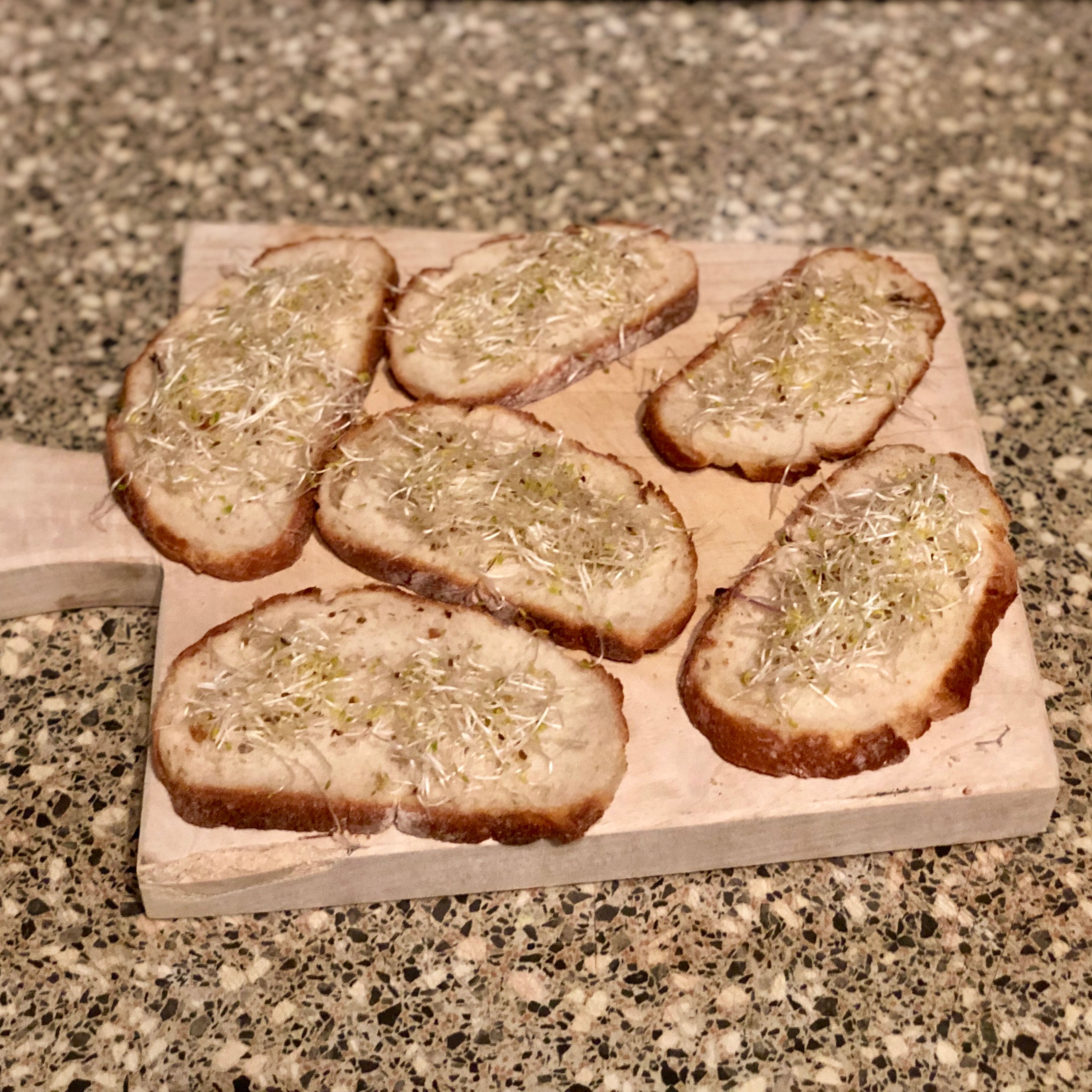 Sprinkle broccoli sprouts on bread slices. 