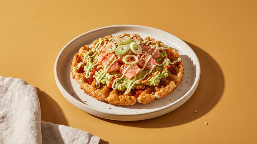 Knusprige Sushi-Waffeln mit Lachs: das beste Upgrade für übrig gebliebenen Reis