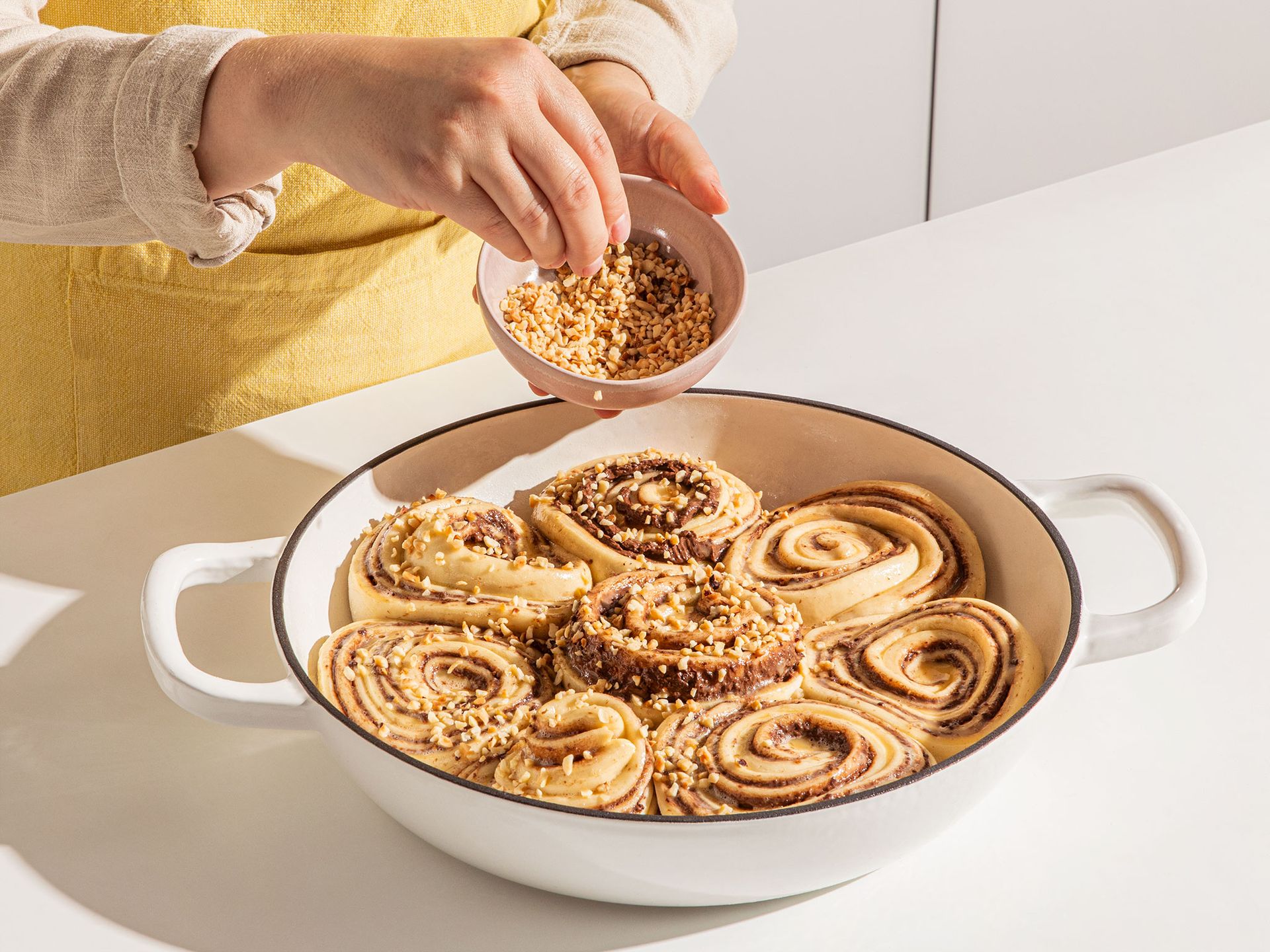 Schoko-Haselnuss-Schnecken mit Ferrero Küsschen | Rezept | Kitchen Stories