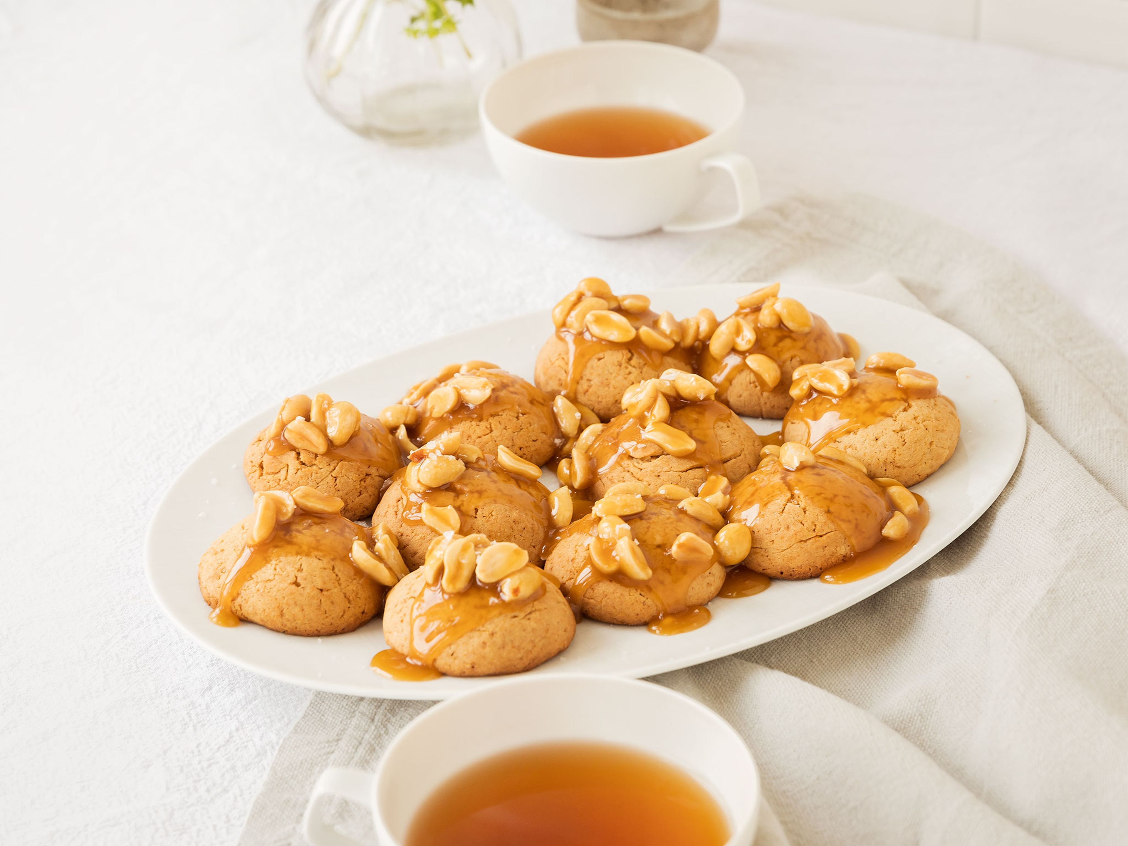 Honig-Karamell-Kekse mit gesalzenen Erdnüssen