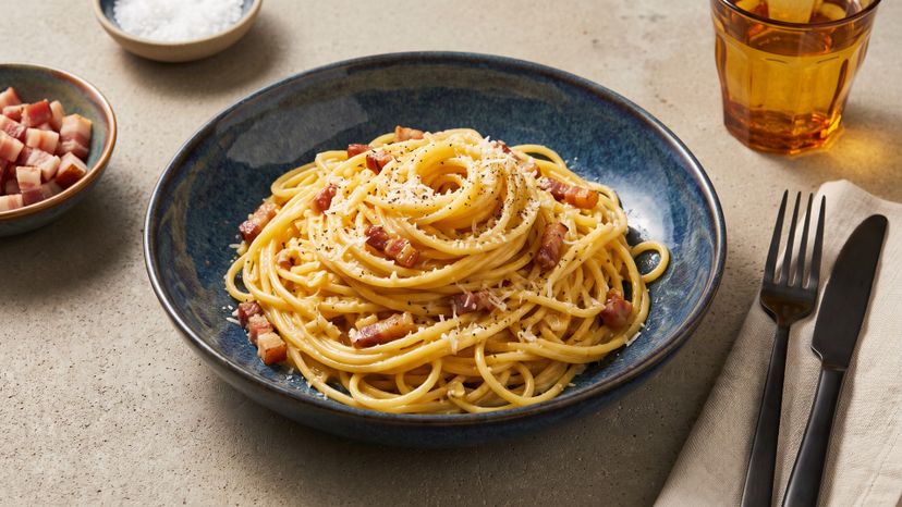 Intensive Knoblauch-Carbonara mit knusprigem Guanciale