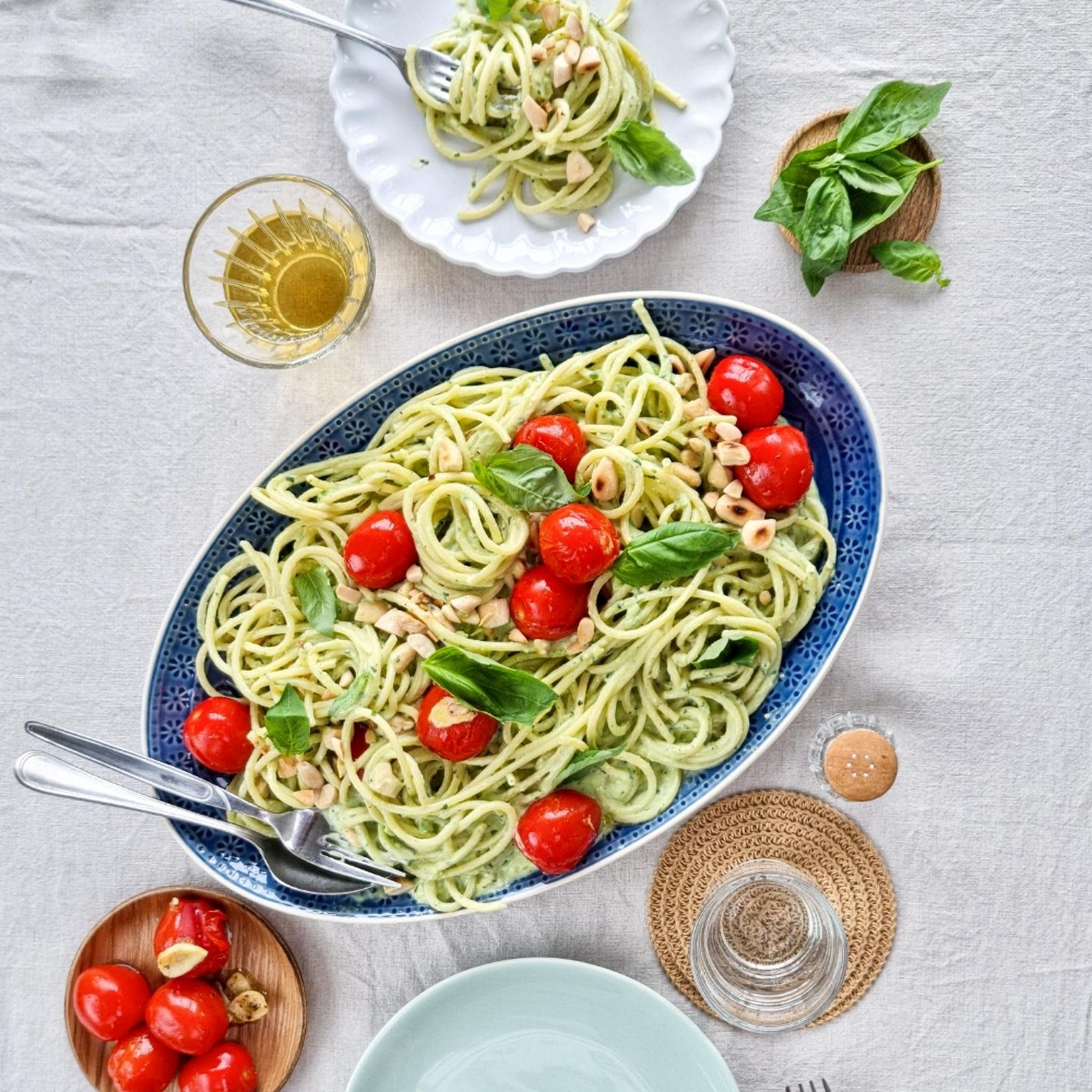 Avocado-Pasta mit Ofentomaten