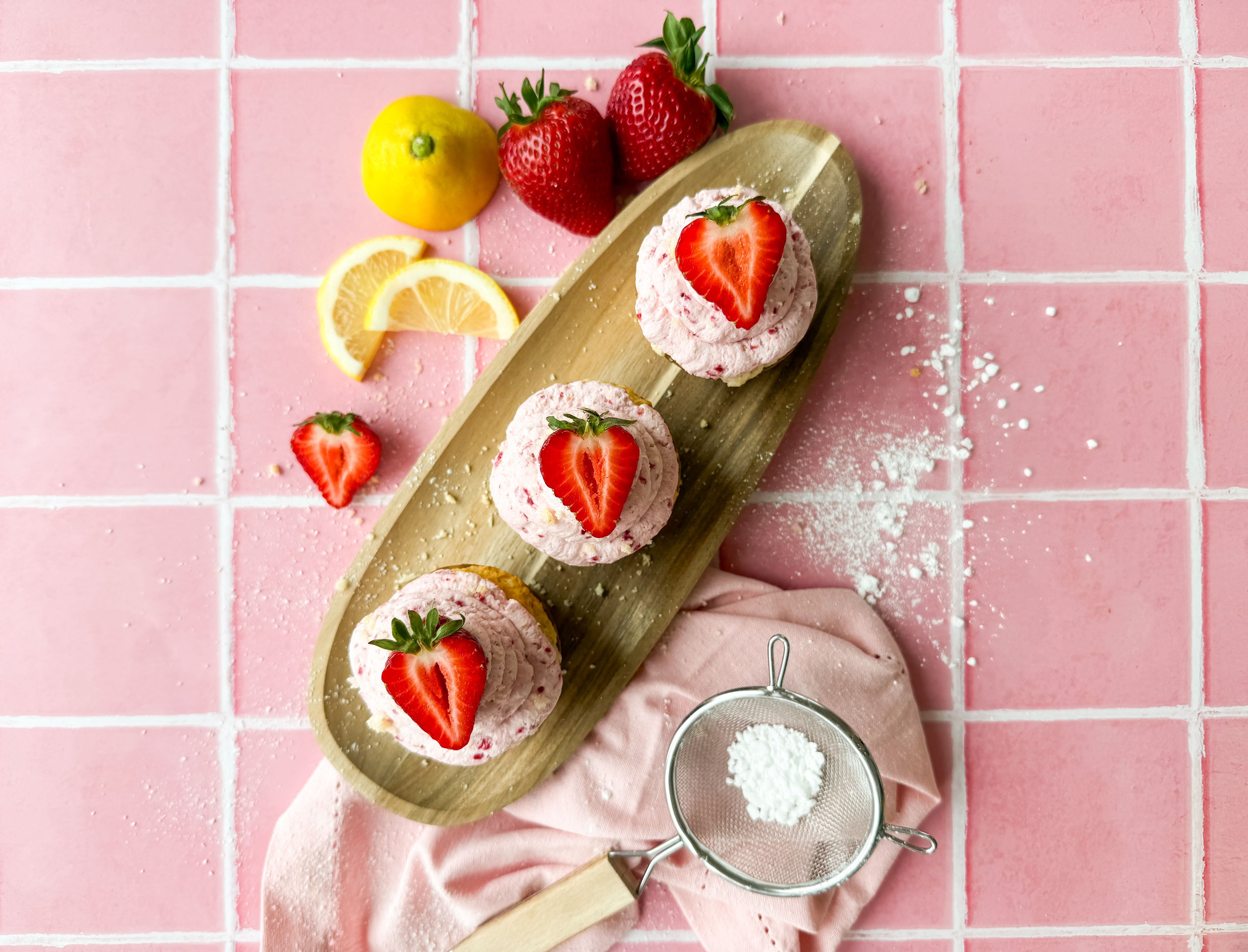 Zitronencupcakes mit Erdbeer-Creme