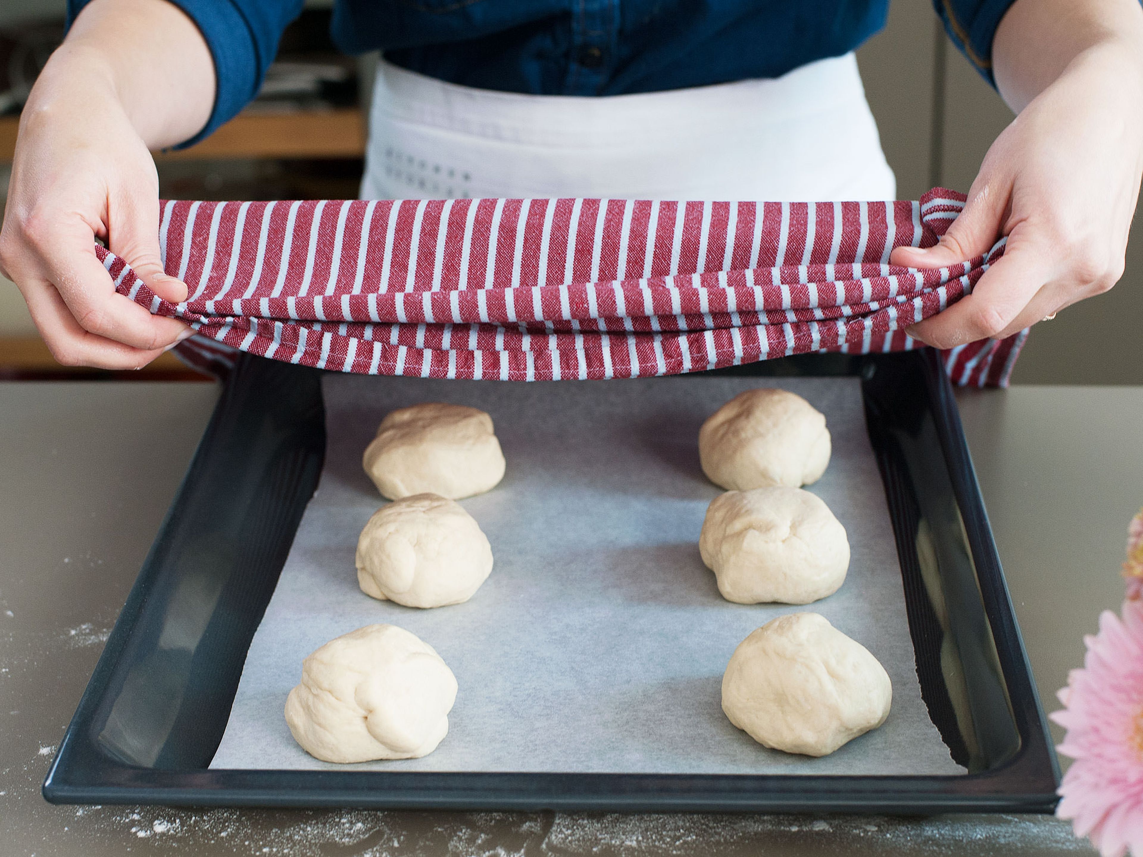 Knead dough briefly, divide into portions, transfer to a parchment-lined baking sheet, cover with a damp towel, and let rise for another 10 min. in a warm place. Alternatively, let rise in oven at 35°C/95°F (upper and lower heat) or without towel in automated program “yeast dough."