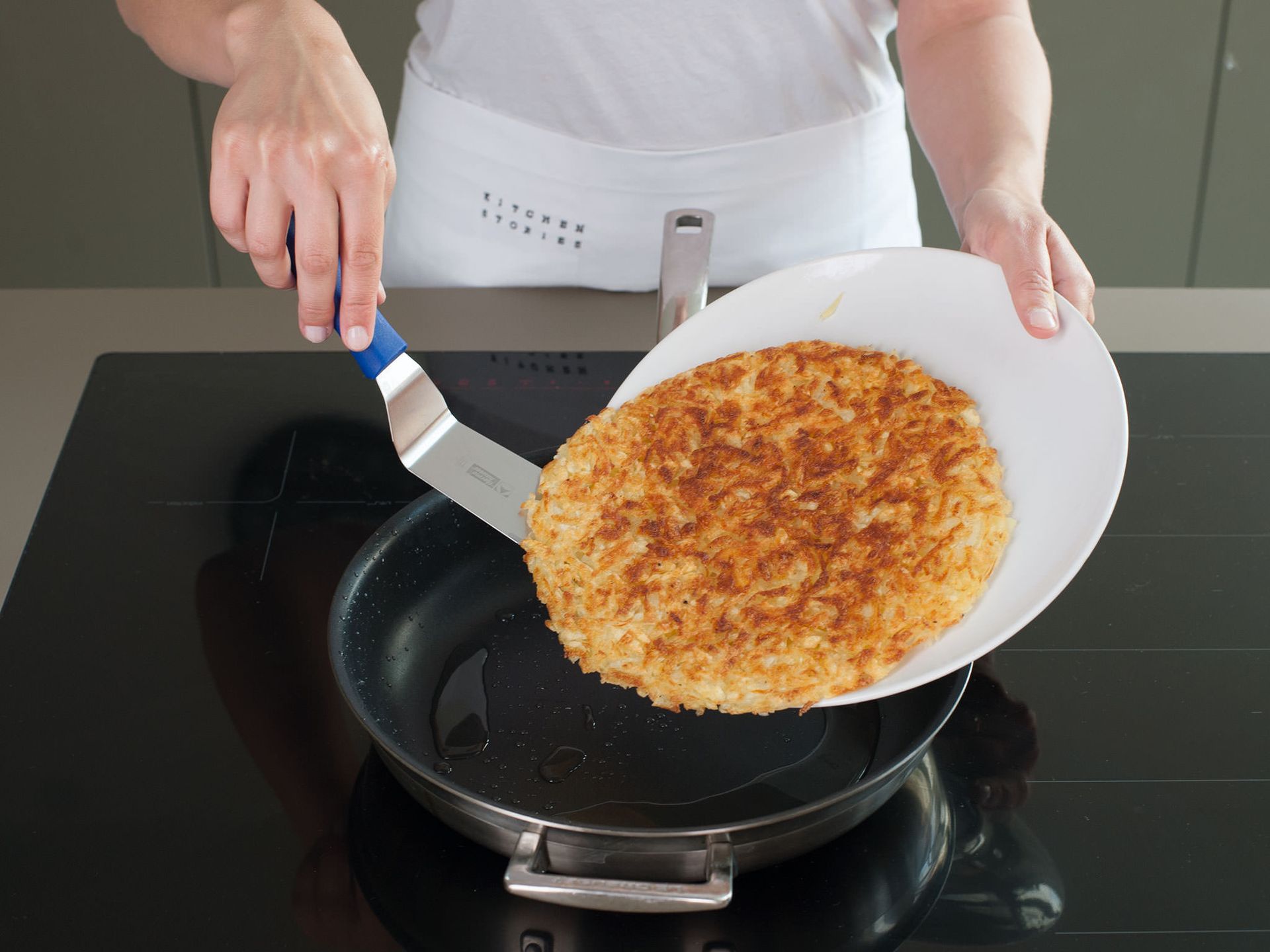 Hash browns with fried eggs and bacon | Recipe | Kitchen Stories