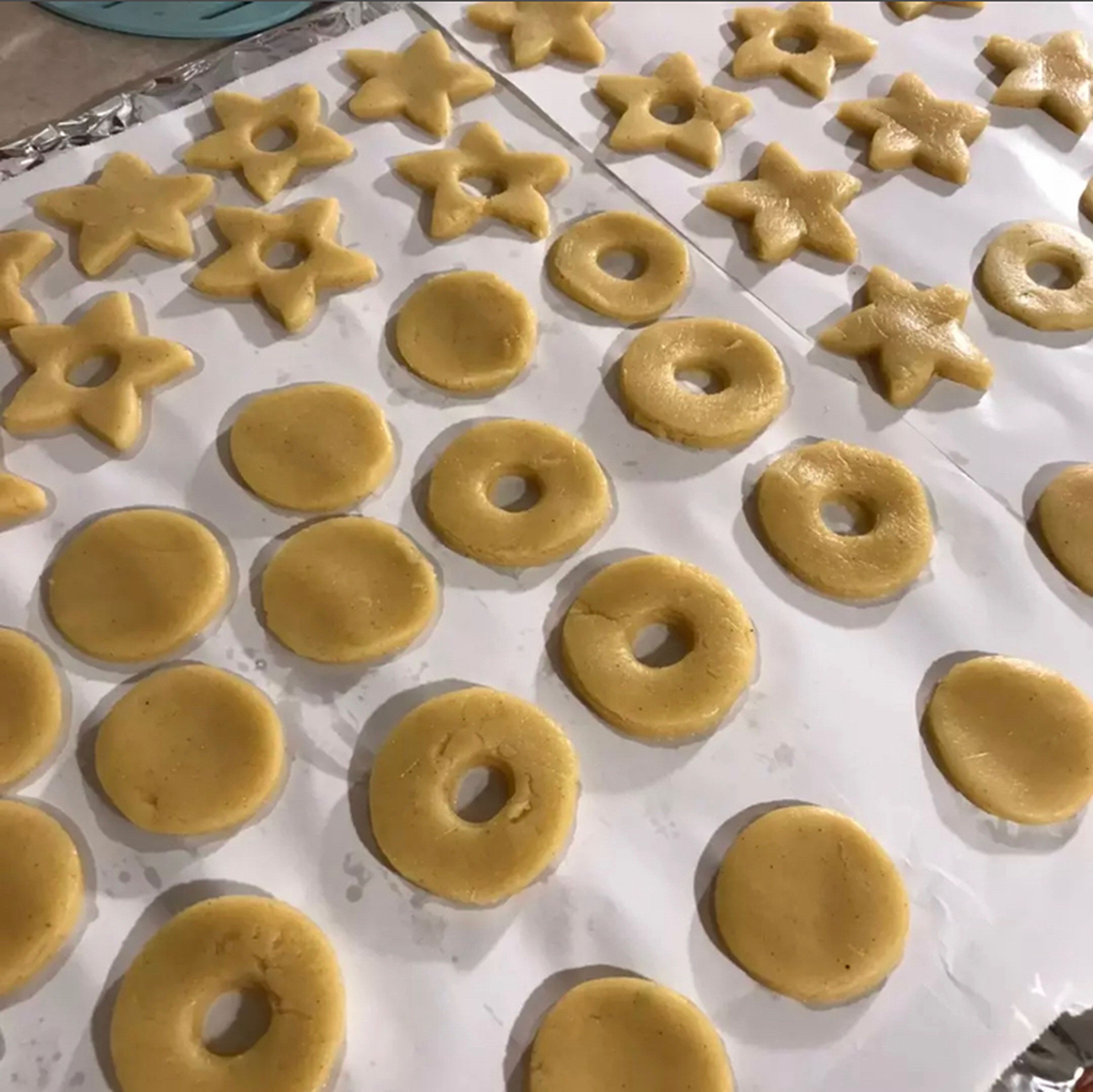 Cut each shape into even numbers and pierce half of them with a small circle. Put all on pastry paper and bake them in preheated oven (170 ° C) for 15-18 minutes.