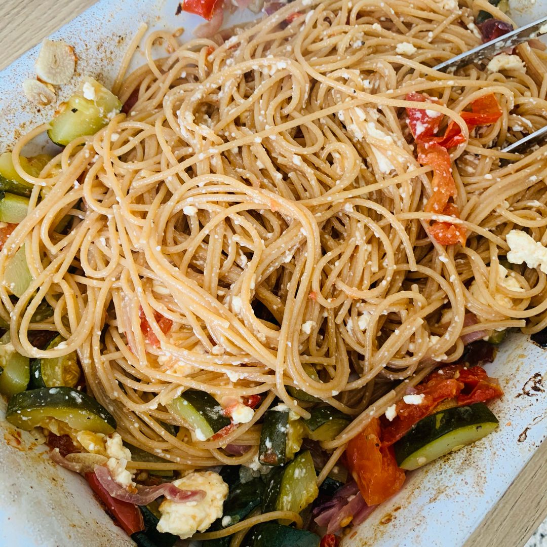 Einfache Spaghetti mit FetaTomateZucchini (Tik Tok) Rezept