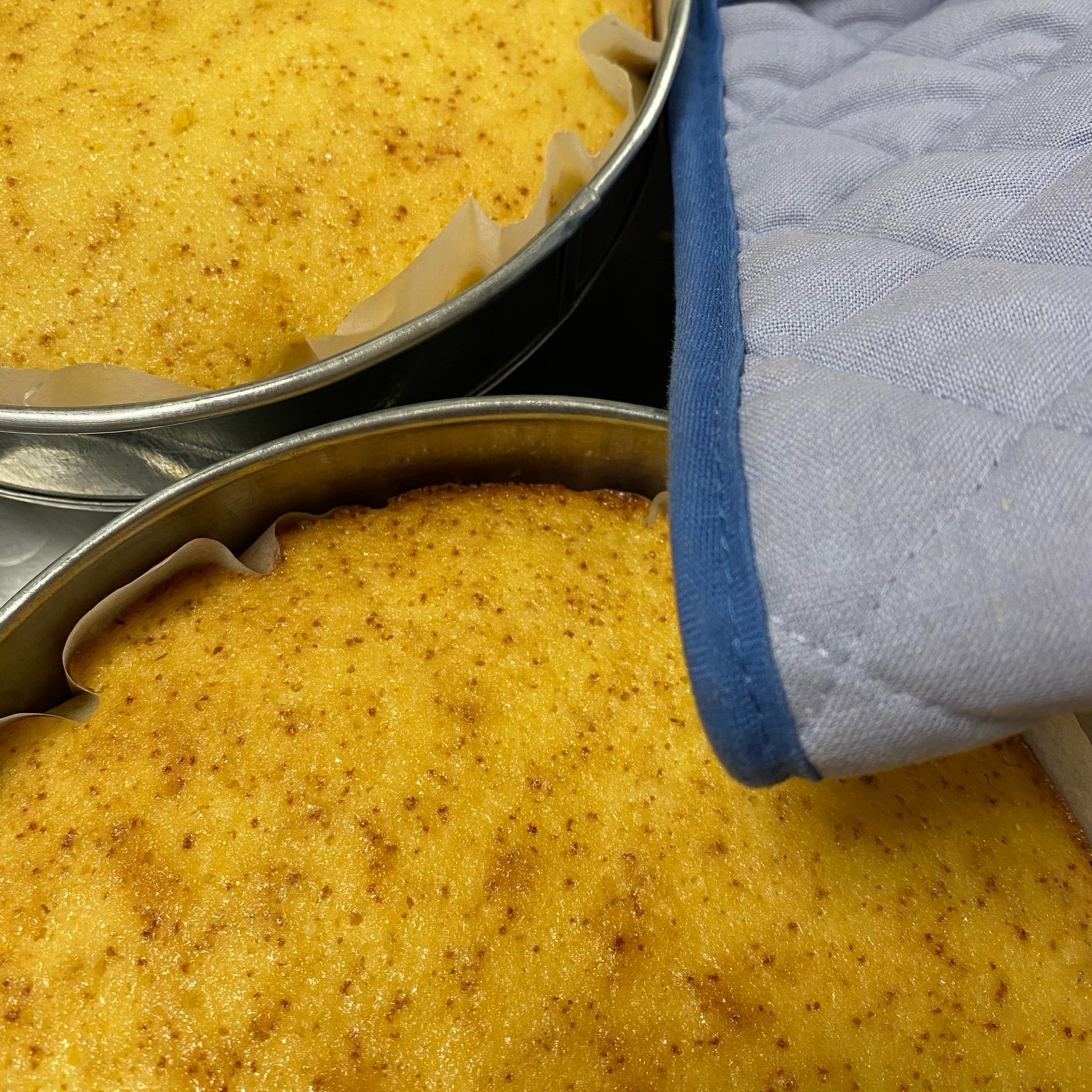 Pineapple sponge cake with cream cheese frosting Recipe Kitchen Stories