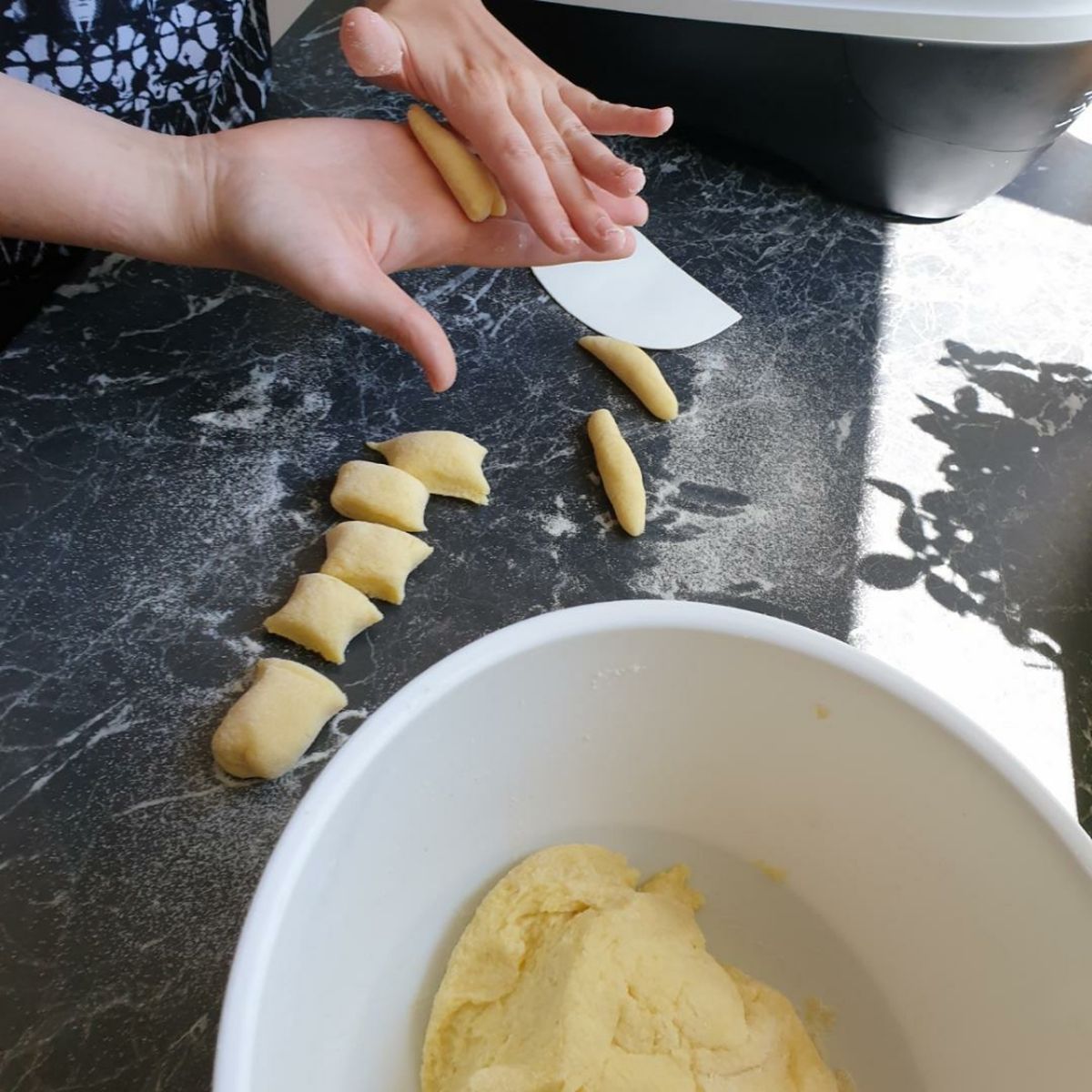 Süße Kartoffelnudeln mit Apfelmus aus dem Cookit | Rezept | Kitchen Stories