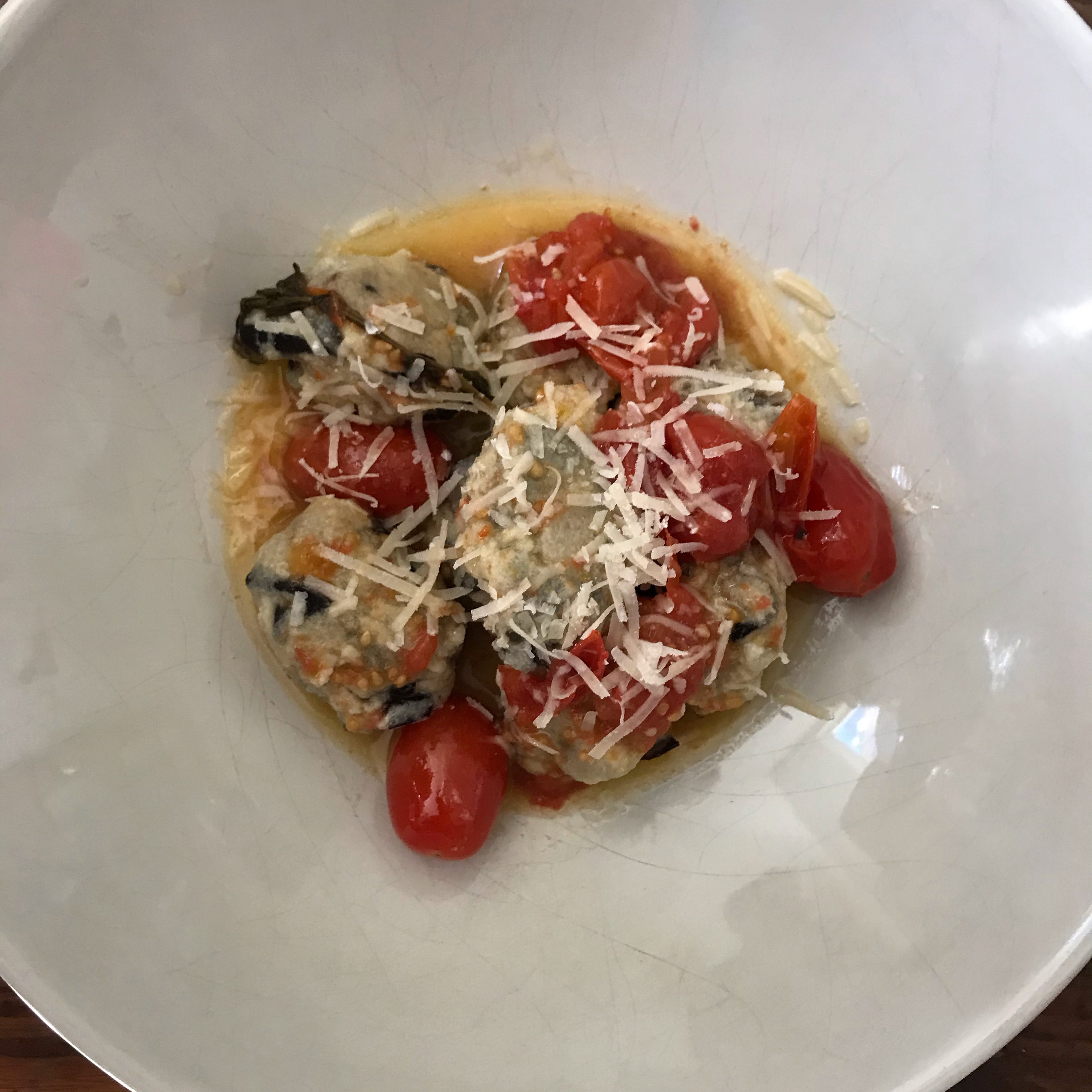 Aubergine dumplings (gnudi) with tomato sauce.