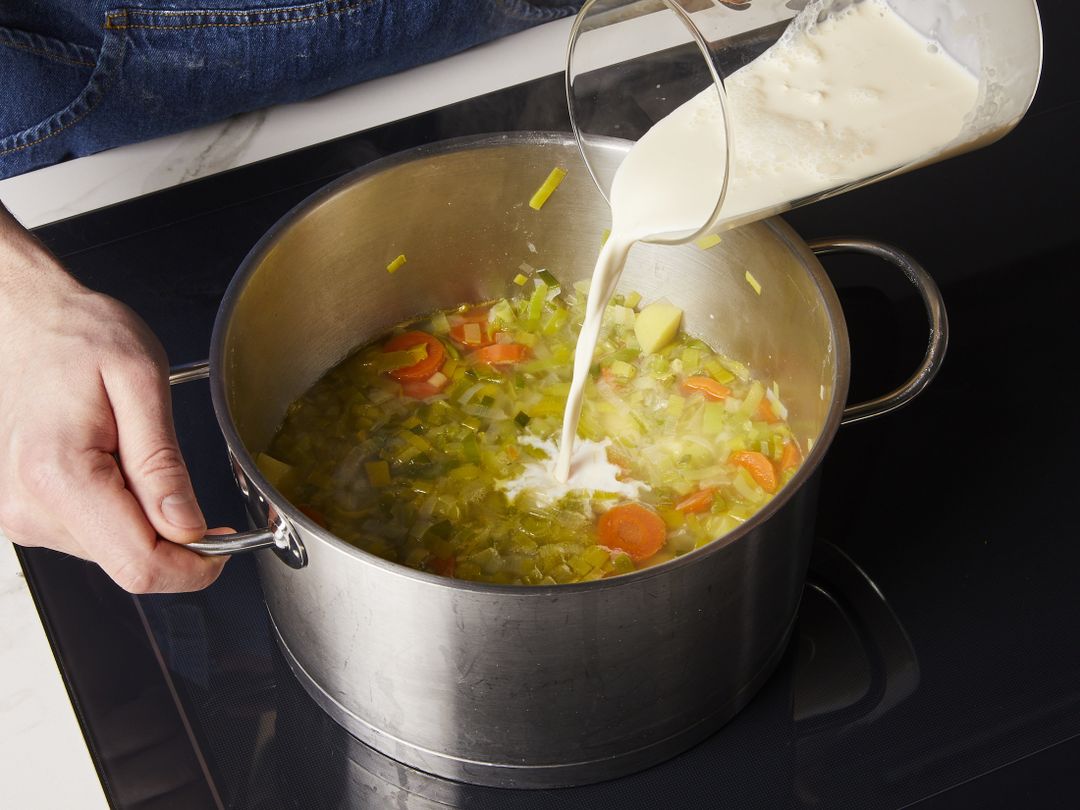 Die beste finnische Lachssuppe (Lohikeitto) | Rezept | Kitchen Stories