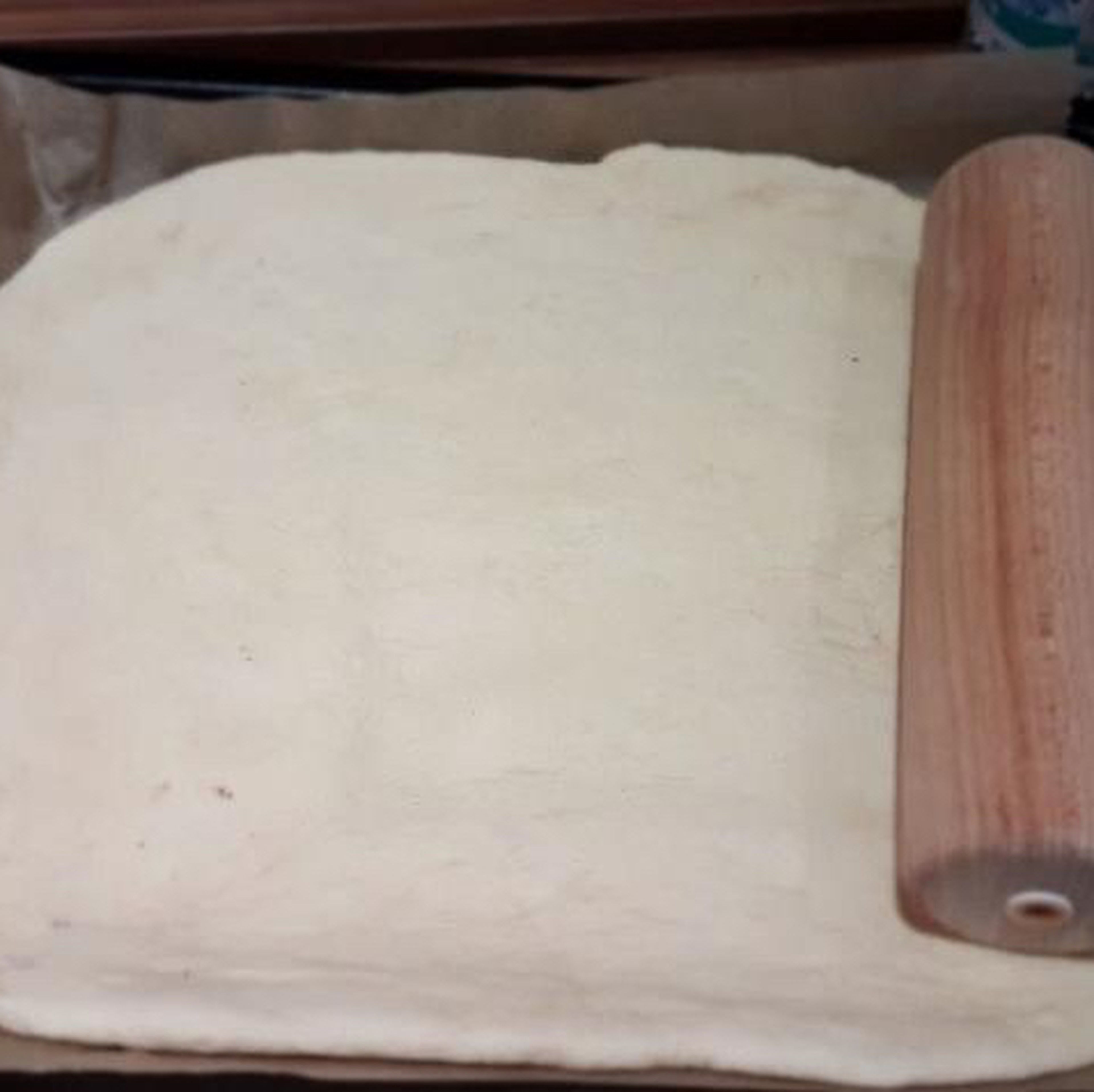 Pizza Teig ausrollen