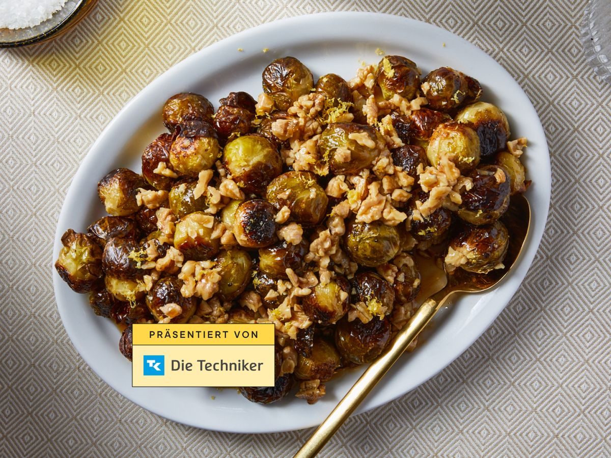 Roasted Brussels sprouts with walnuts and honey glaze | Recipe | Kitchen Stories