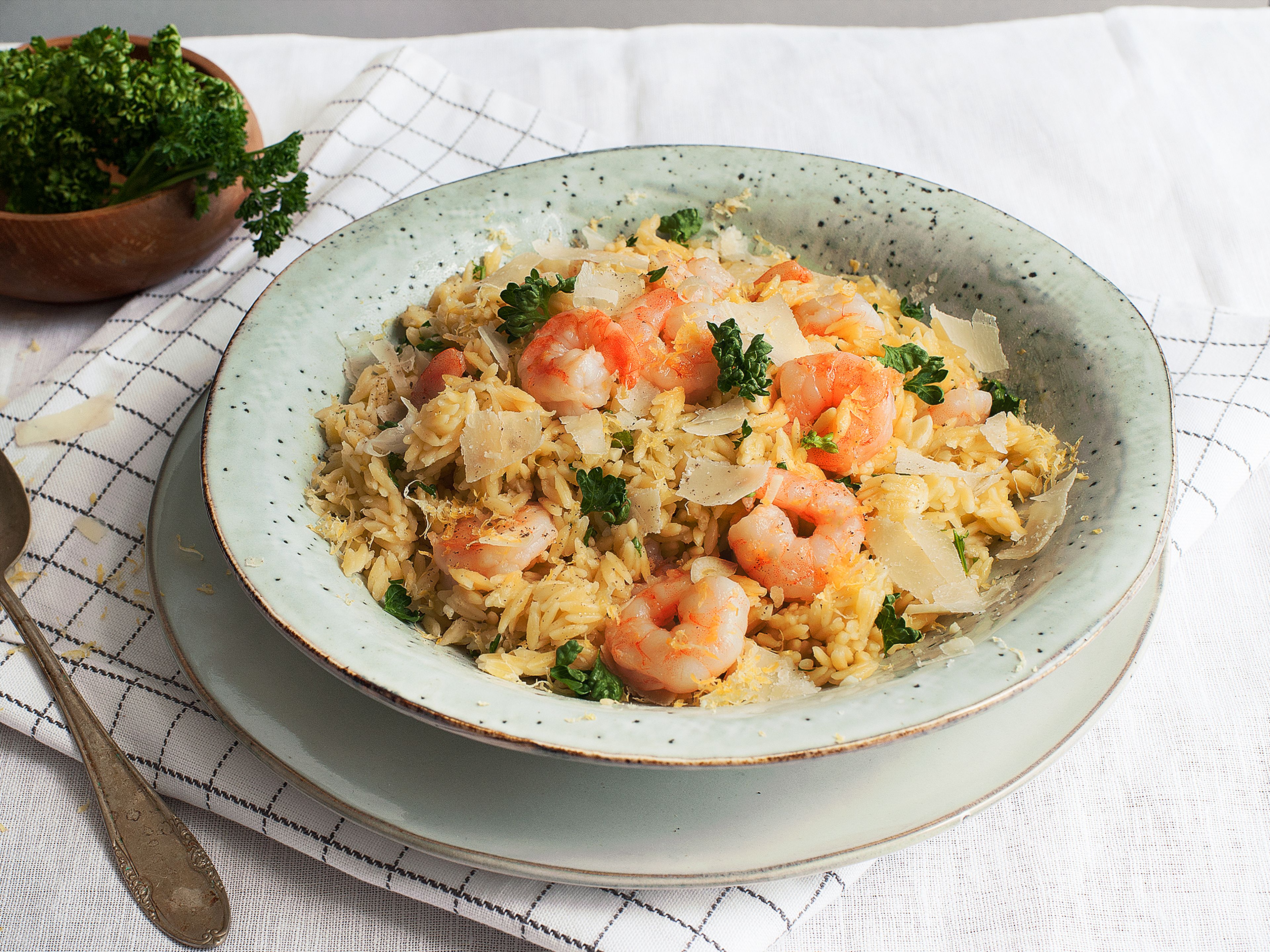 One-Pot-Pasta mit Orzo-Nudeln und Garnelen