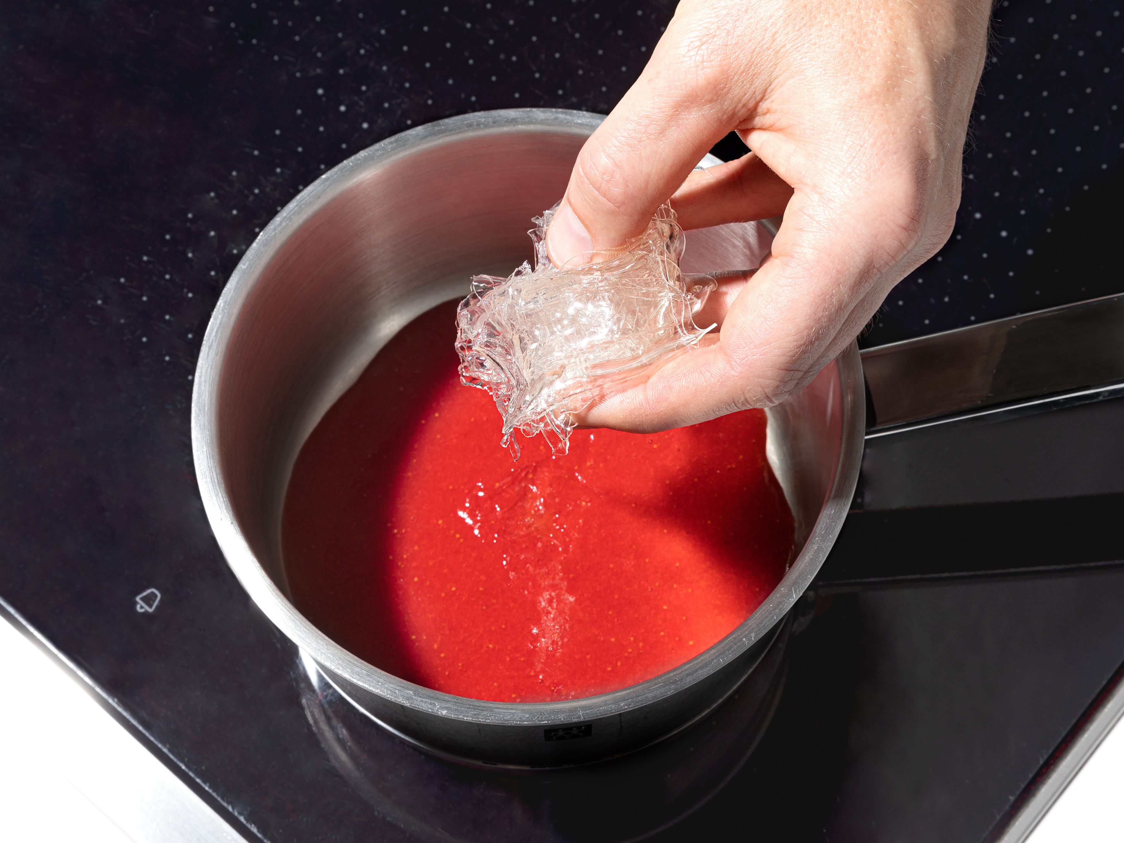 To make the strawberry puree, soak the remaining gelatine sheets in cold water for approximately 5 minutes. Wash the strawberries and purée some of them with a little lemon zest and strain them through a fine sieve. Squeeze out the gelatine, place into a small pot with a few tablespoons of the strawberry puree and carefully dissolve over a low heat. Stir in the remaining strawberry puree and pour the mixture onto the tart, then refrigerate again for approximately 1 hour.