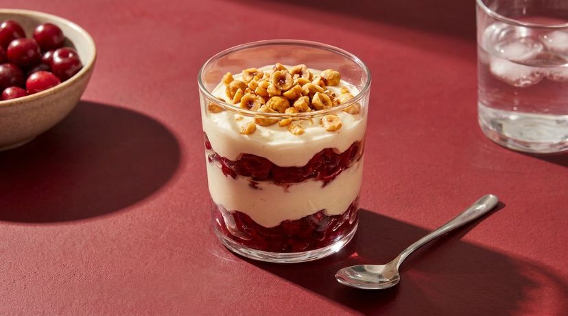 Himmlische Engelscreme mit Kirschen und Vanille-Quark