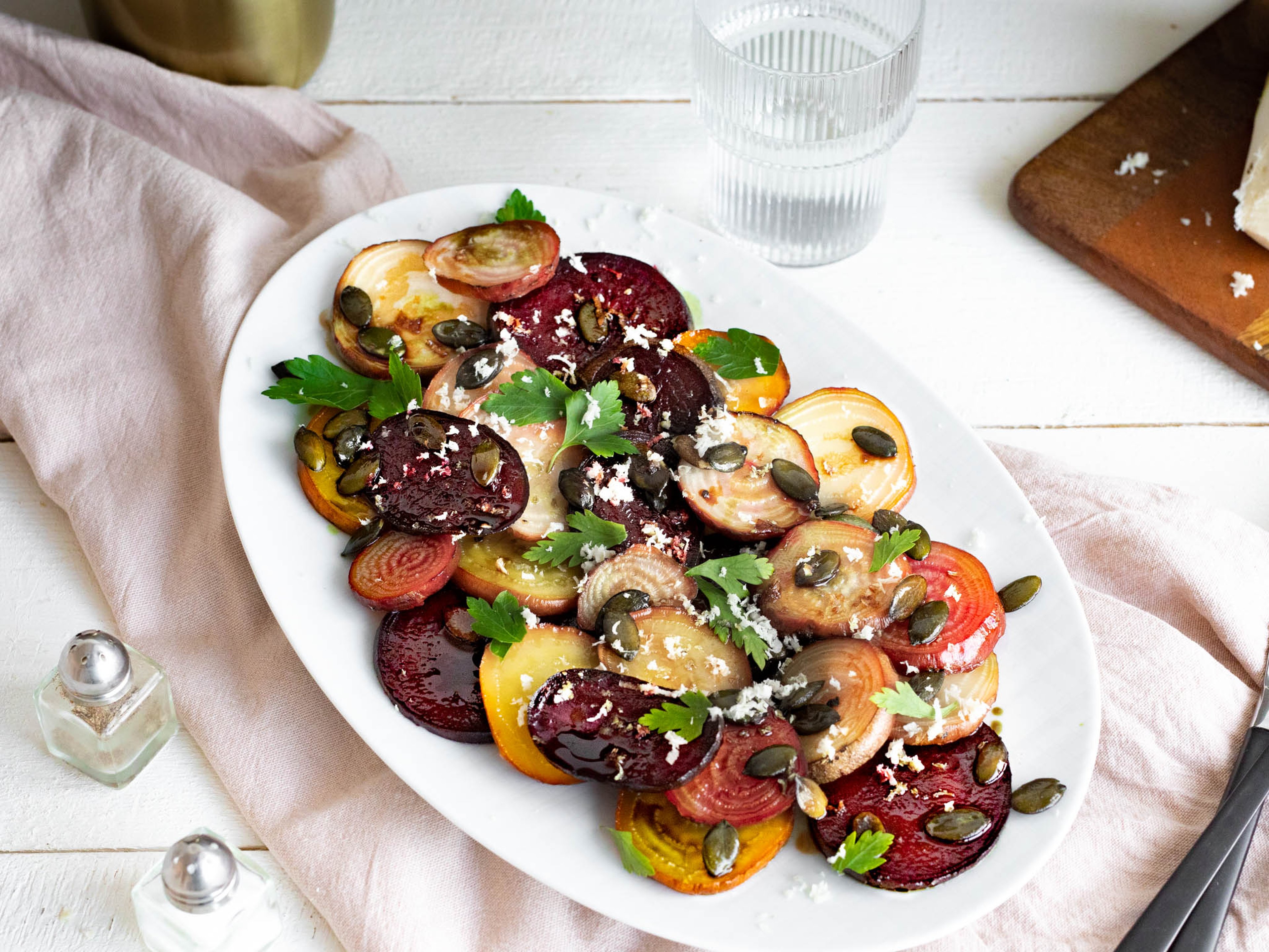 Gerösteter Bunte-Bete-Salat mit Meerrettich und Kürbiskernen