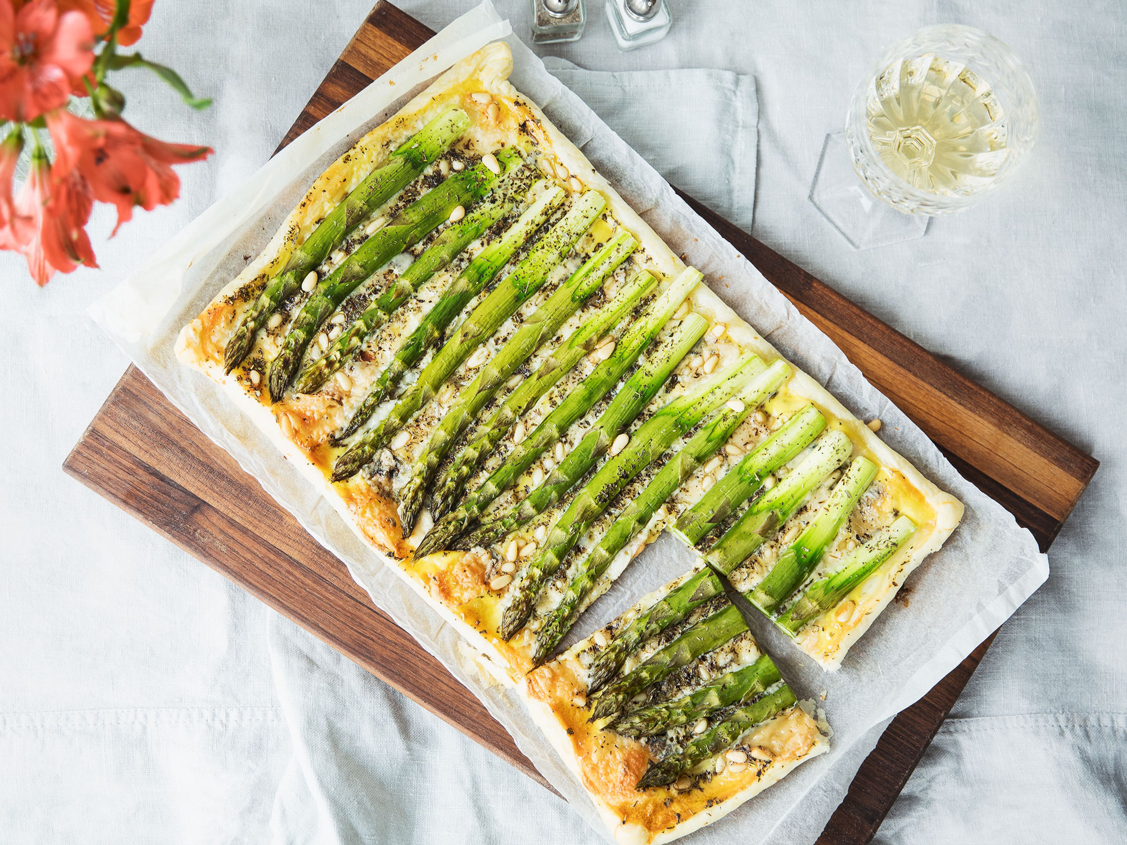 Green asparagus tart