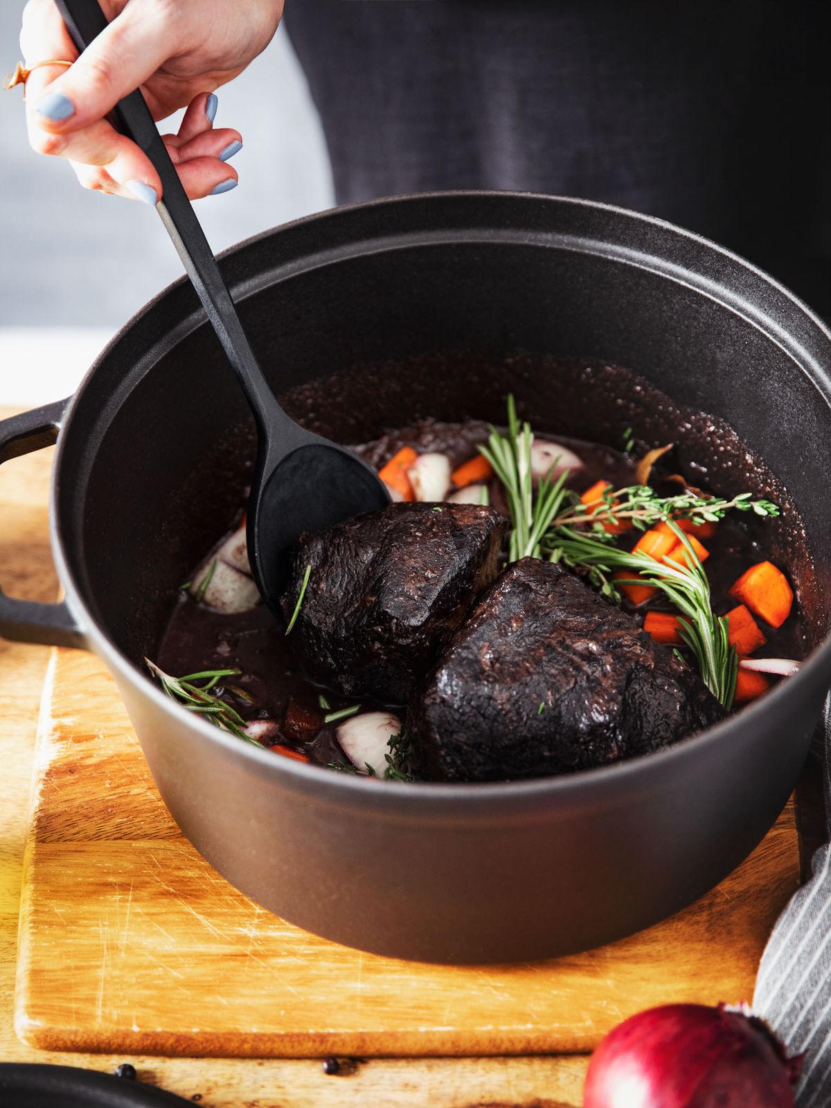 2 5 Kg Sauerbraten Im Schnellkochtopf Garzeit Saftiger Sauerbraten in 4 einfachen Schritten | Stories | Kitchen Stories
