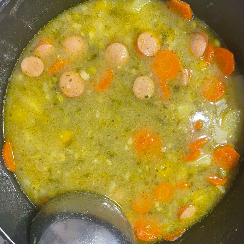 Gemüseeintopf mit Würstchen