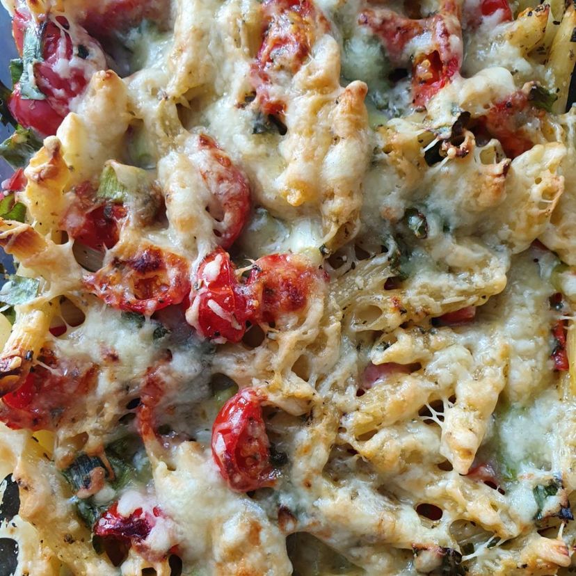 Penne-Tomaten-Frühlingszwiebel Auflauf