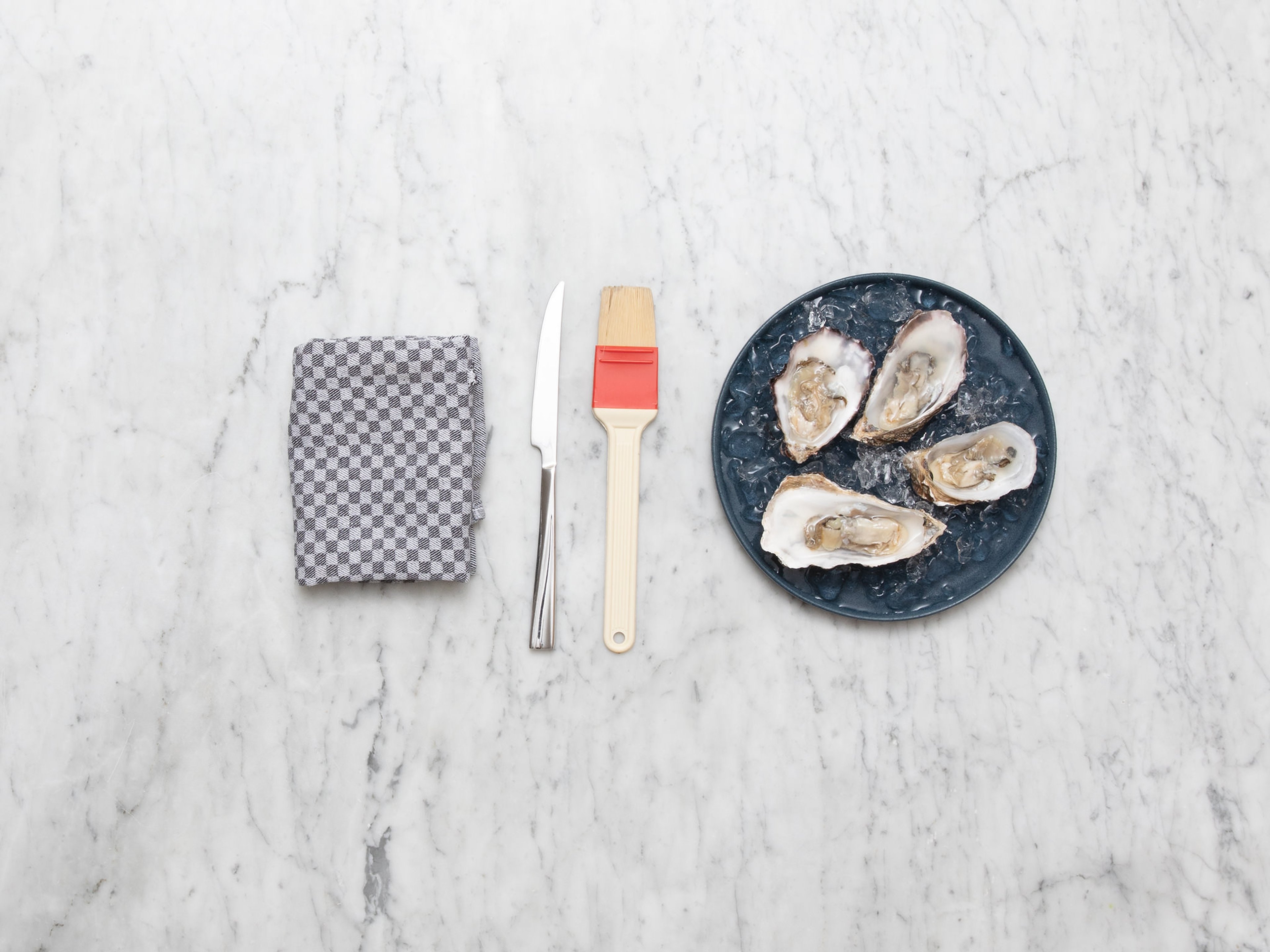 How to shuck an oyster