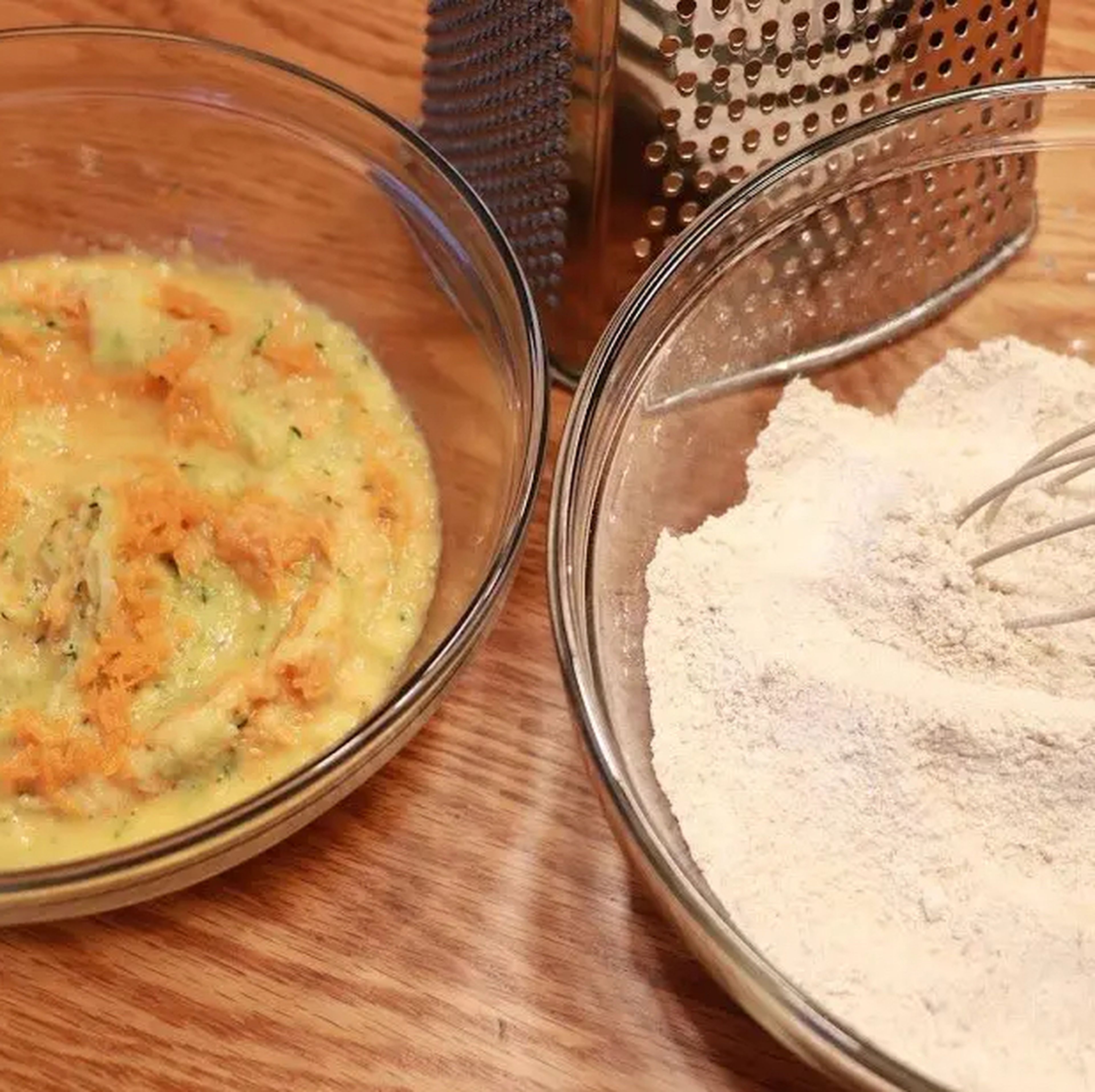 In a large mixing bowl, whisk together egg, applesauce, vanilla extract, grated zucchini and carrot.