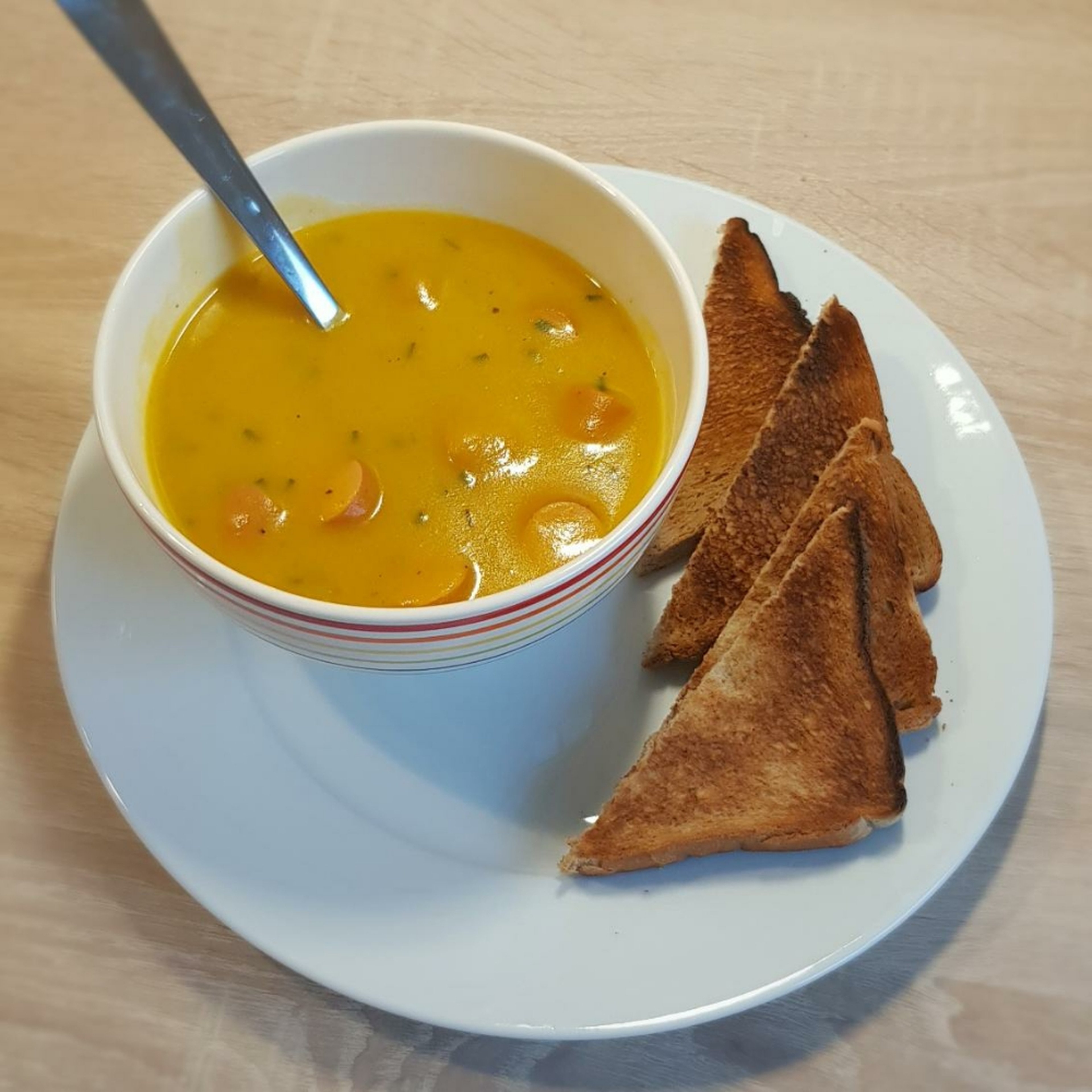 Kartoffelsuppe mit Wiener Würstchen