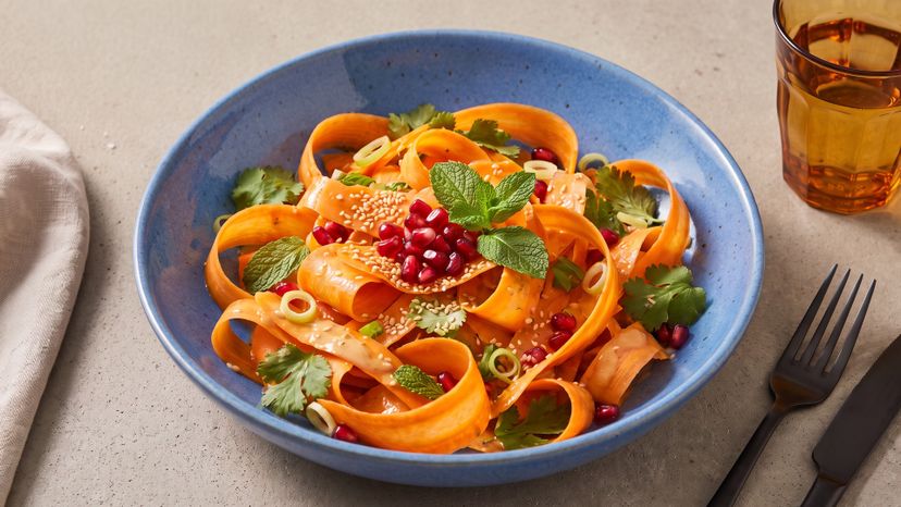 Knackiger Möhrensalat mit herzhaftem Miso-Dressing