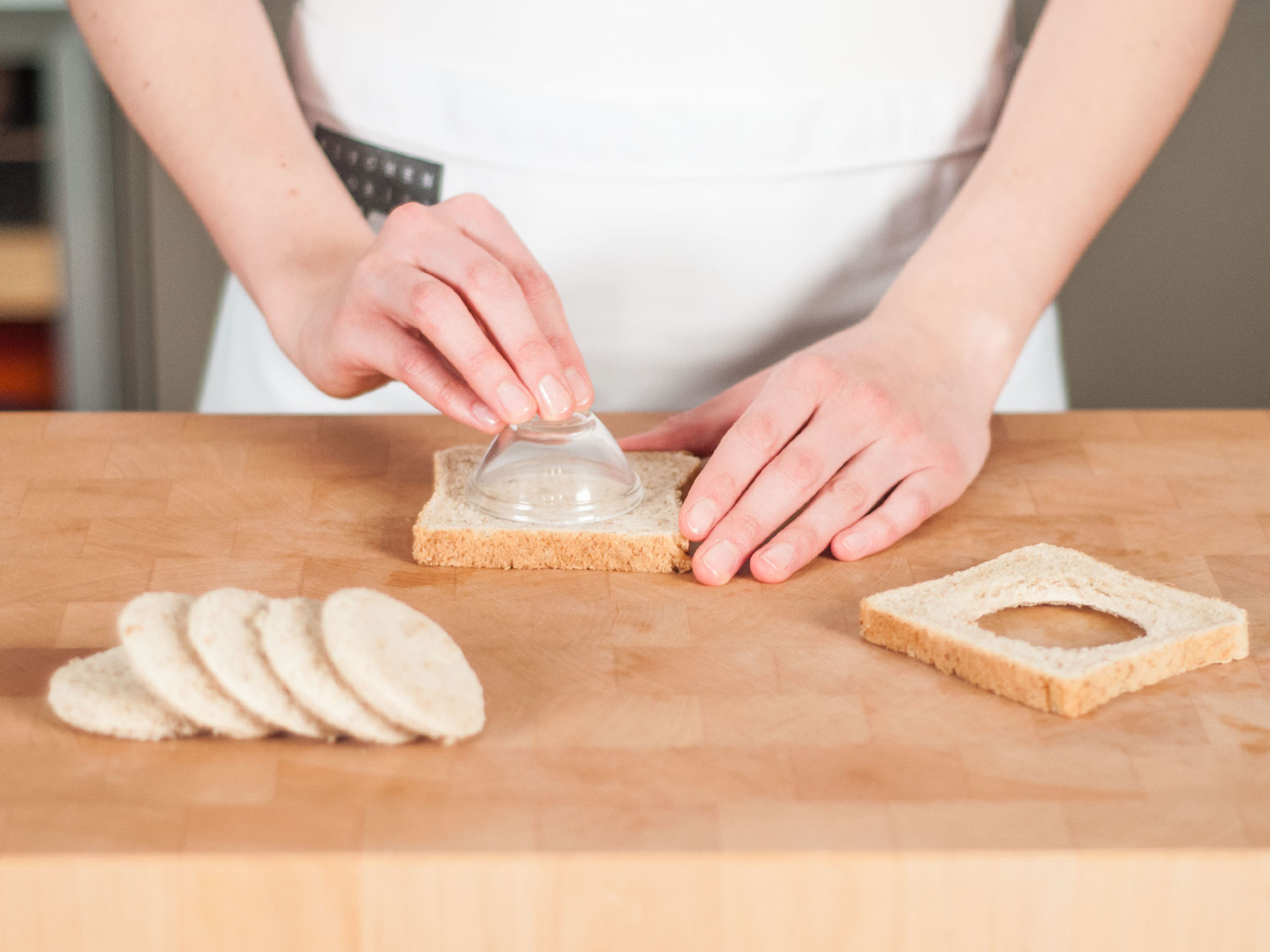 Using a small, circular bowl, cut rounds from each slice of bread.