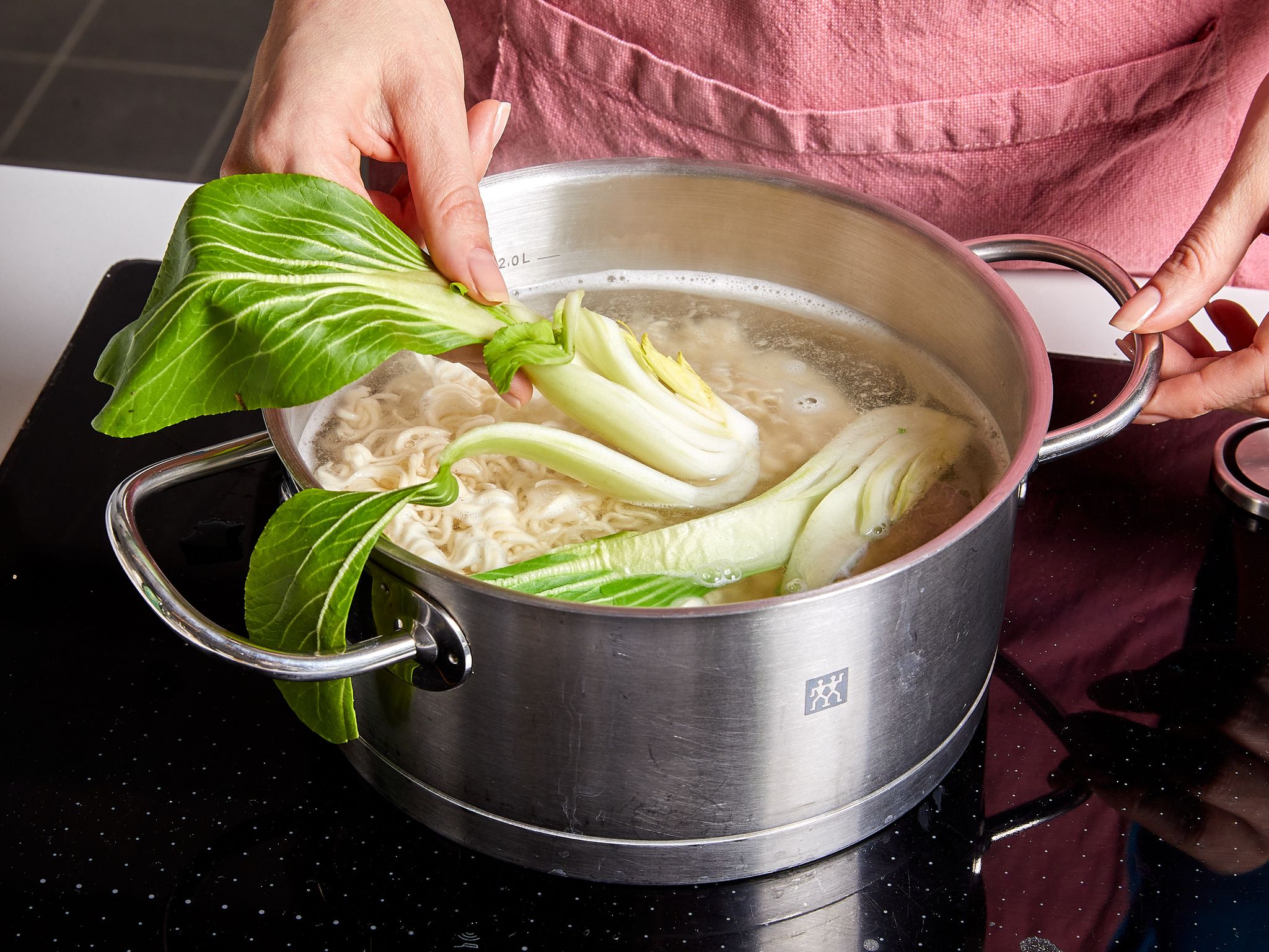 Vegane Tantan-Ramen mit Sesam und Pak Choi | Rezept | Kitchen Stories