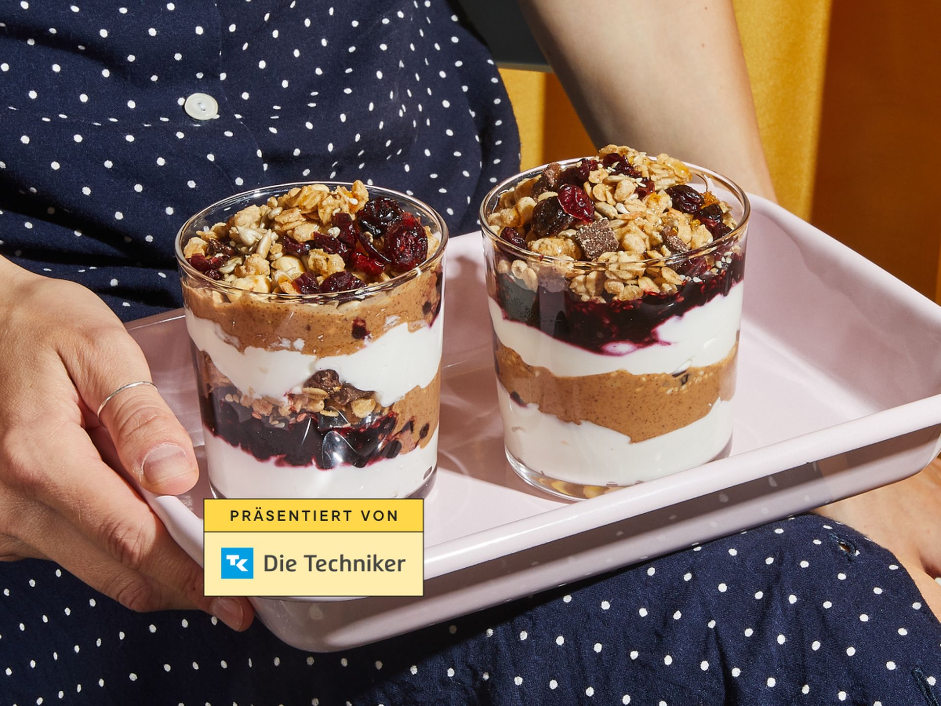 Griechischer Joghurt mit Granola und Nussbutter