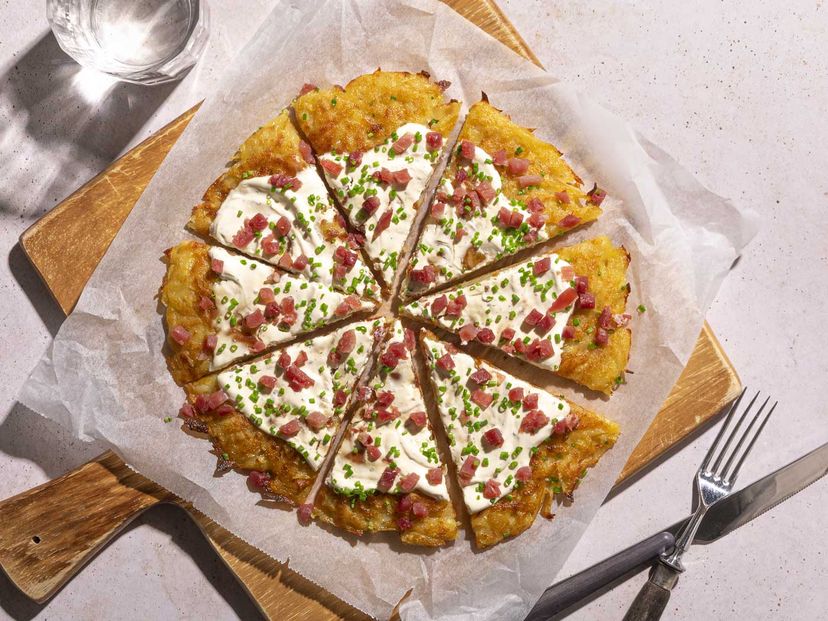 Hash brown pizza with bacon