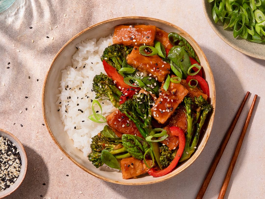 Einfaches Tempeh Stir-Fry mit knackigem Gemüse