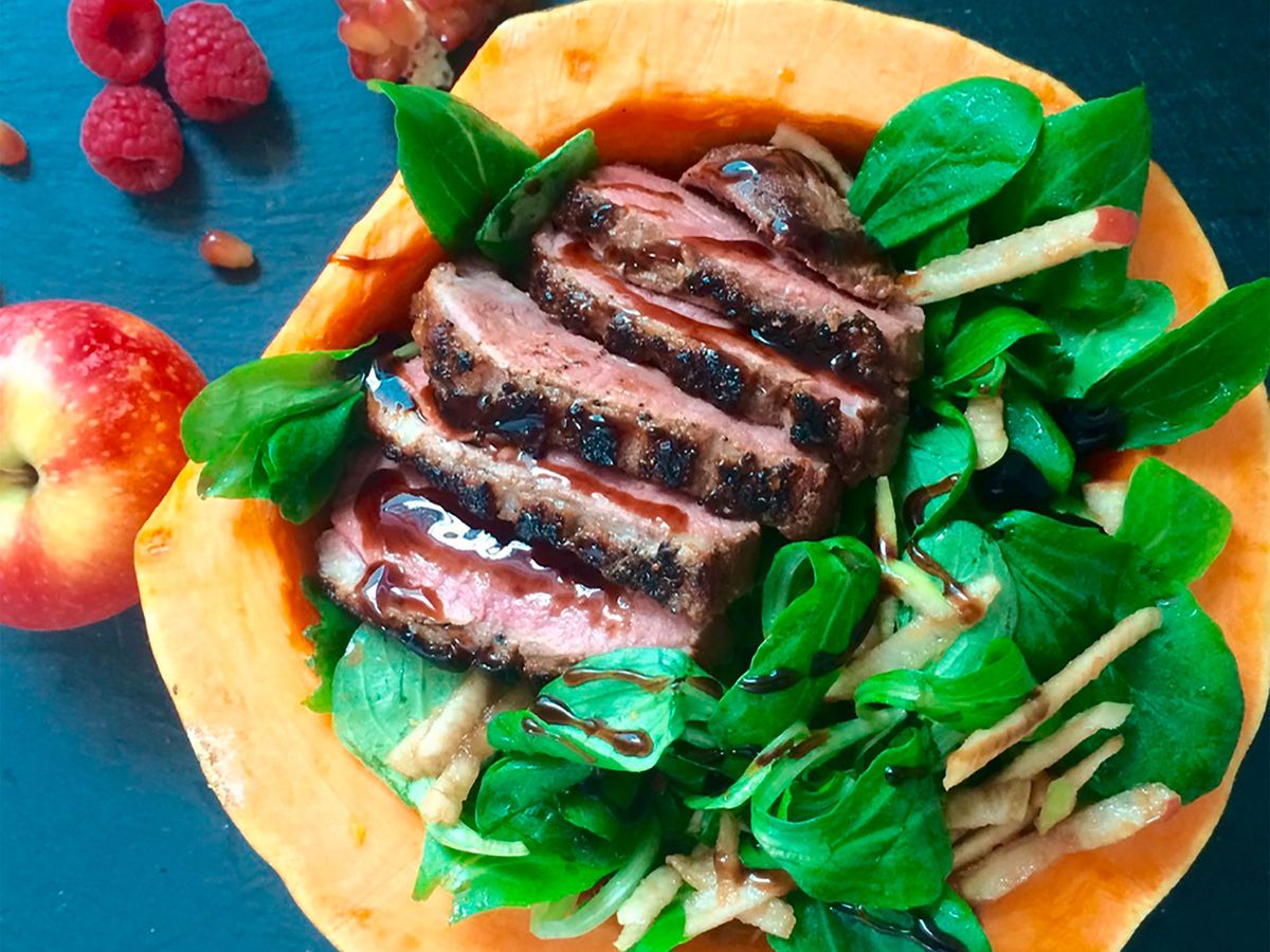 Lamb's lettuce with Worcester duck and pomegranate | Recipe | Kitchen Stories