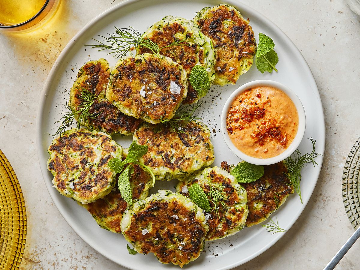 Zucchini fritters with creamy roasted pepper dip | Recipe | Kitchen Stories