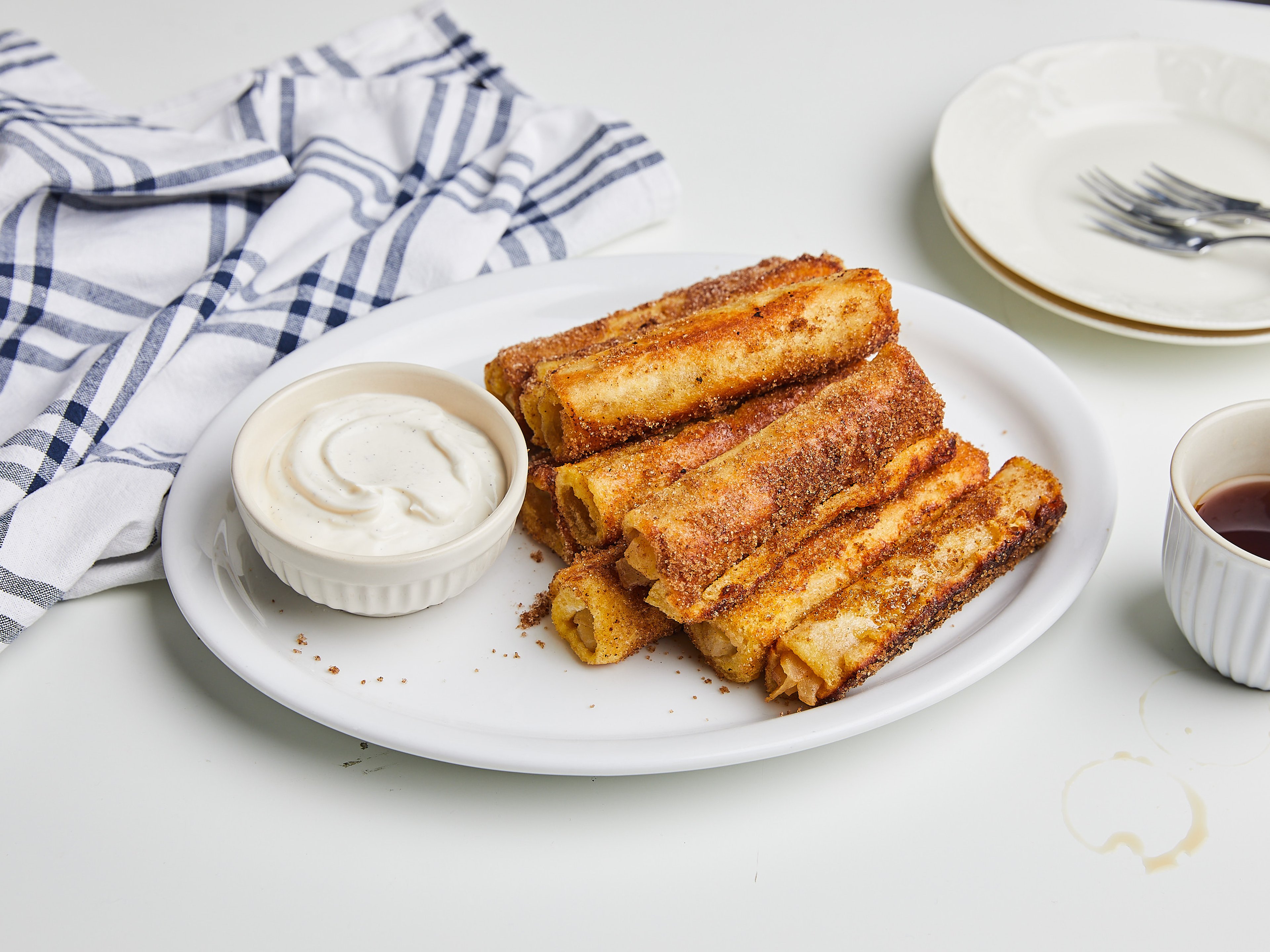 Apple and cinnamon French toast roll-ups