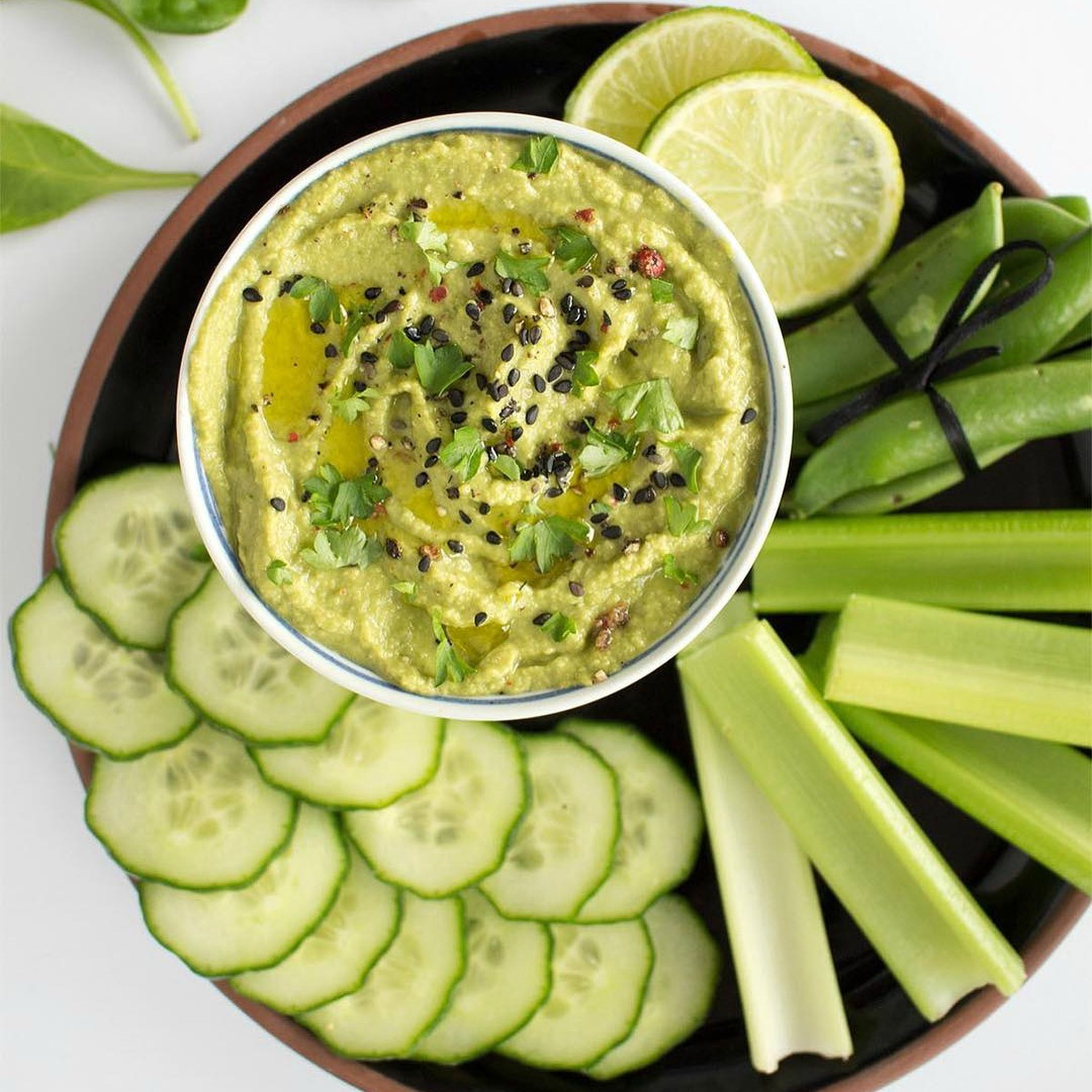 Vegetables with spinach hummus