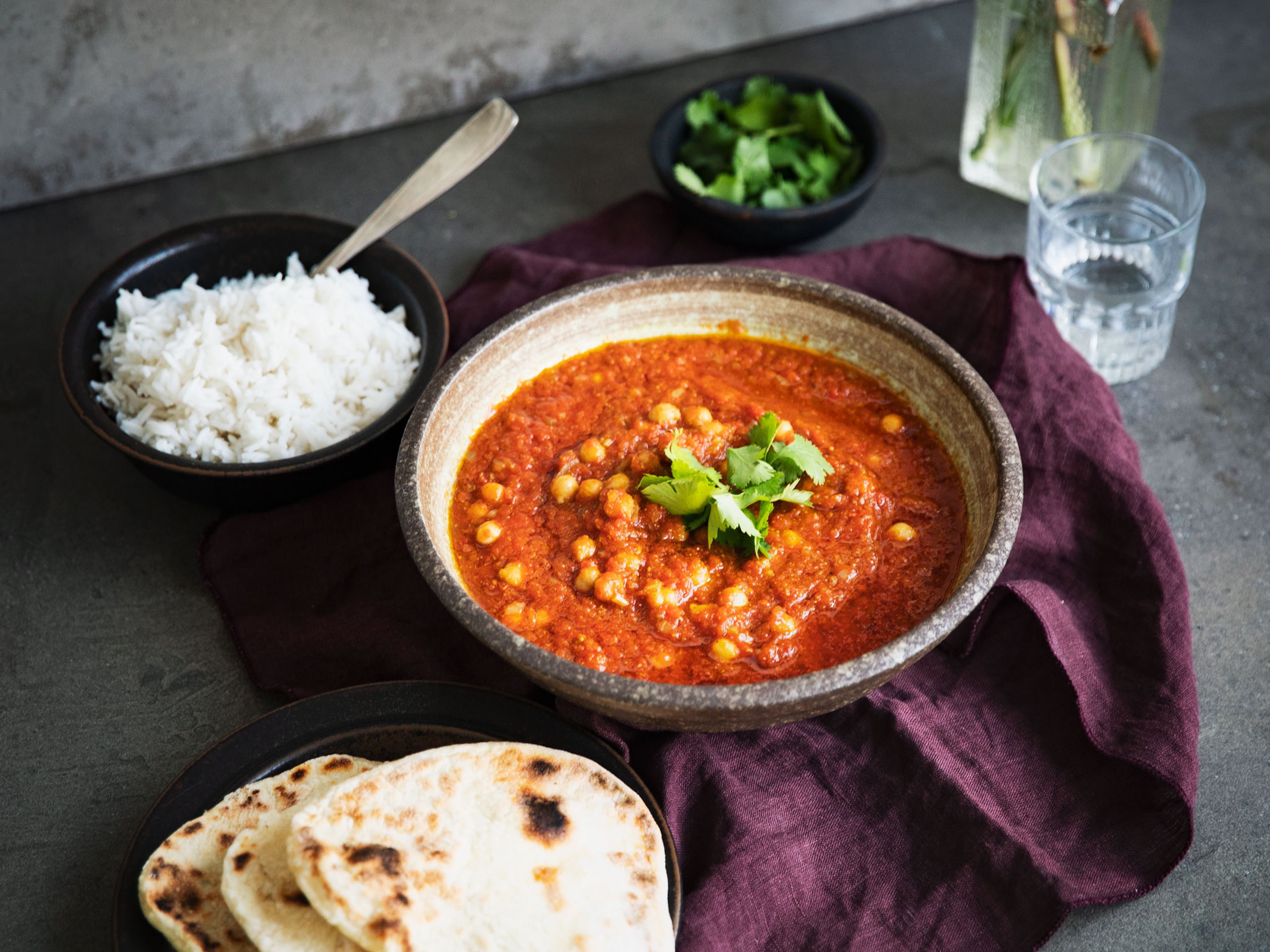 Schnell und einfaches Chana Masala (Indisches Kichererbsen-Curry)