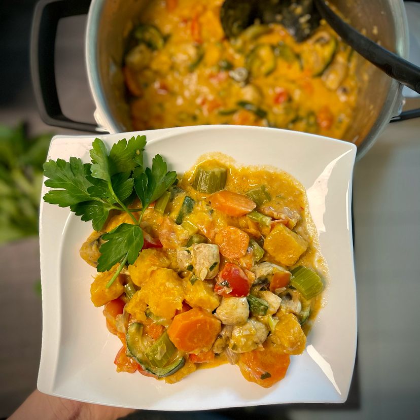 Gemüse-Curry mit Kokosmilch aus dem Cookit